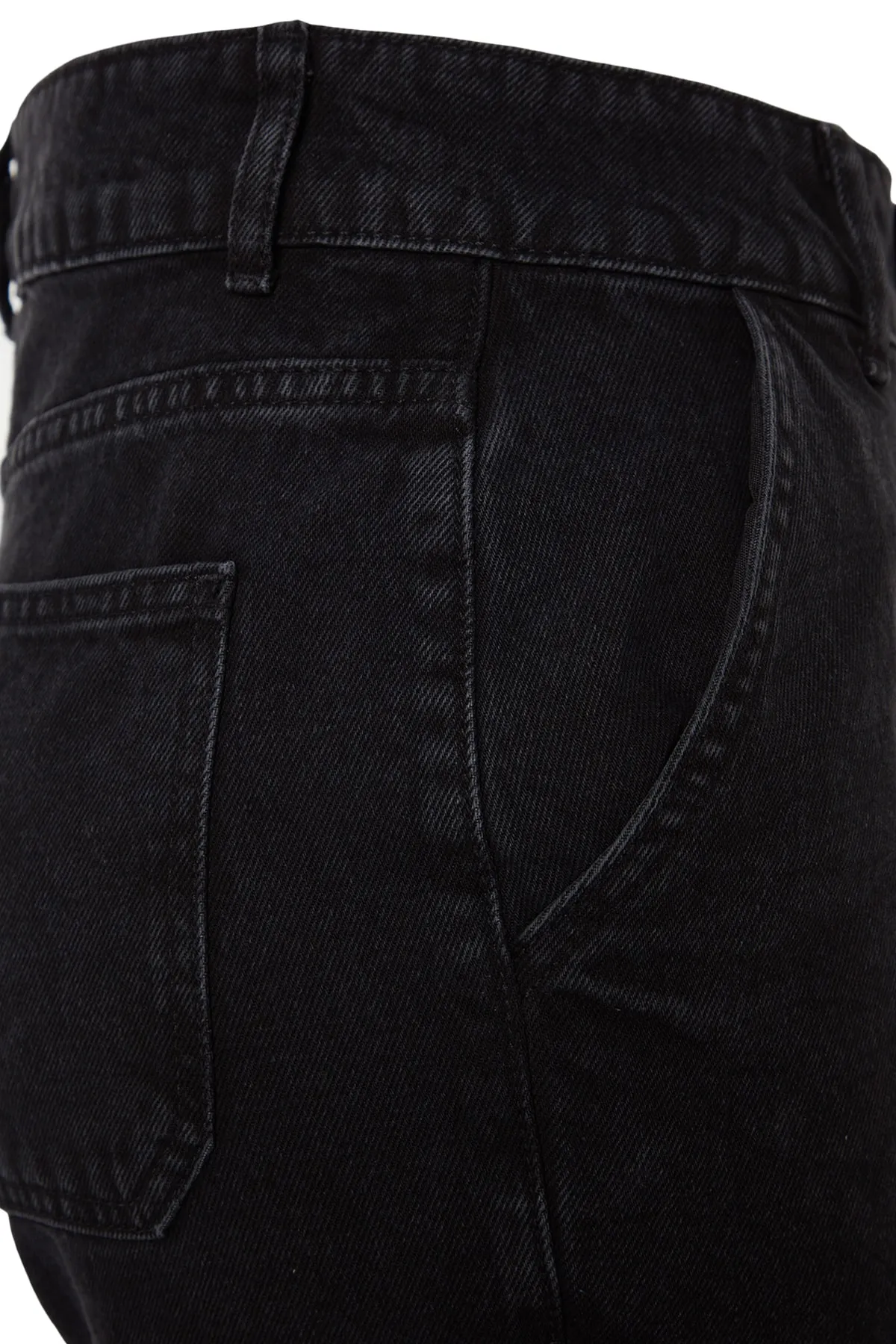 Trendyol Collection  Schwarze Jeans mit hoher Taille und weitem Bein und Taschendetail TWOAW24JE00006