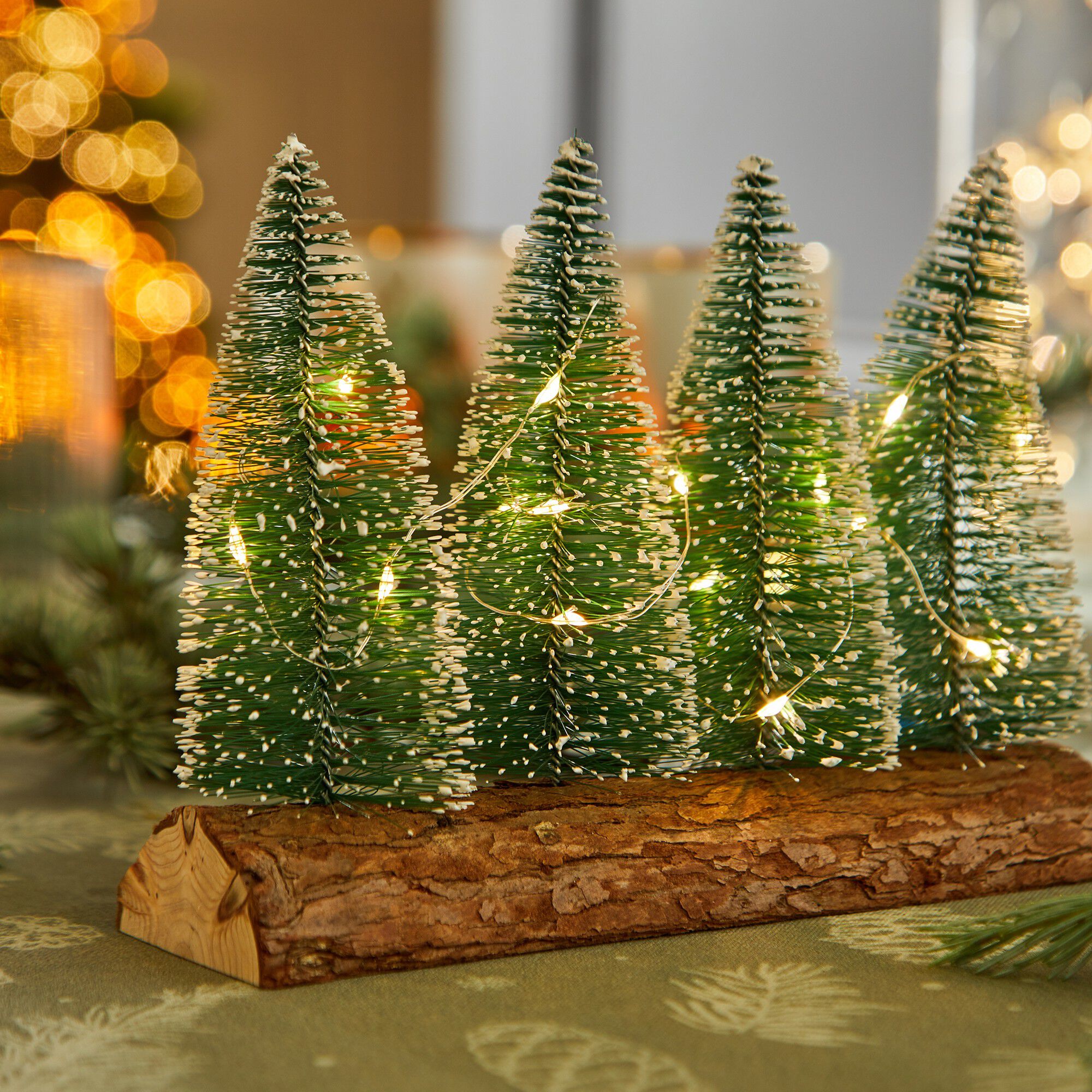 Sapins lumineux sur support bois