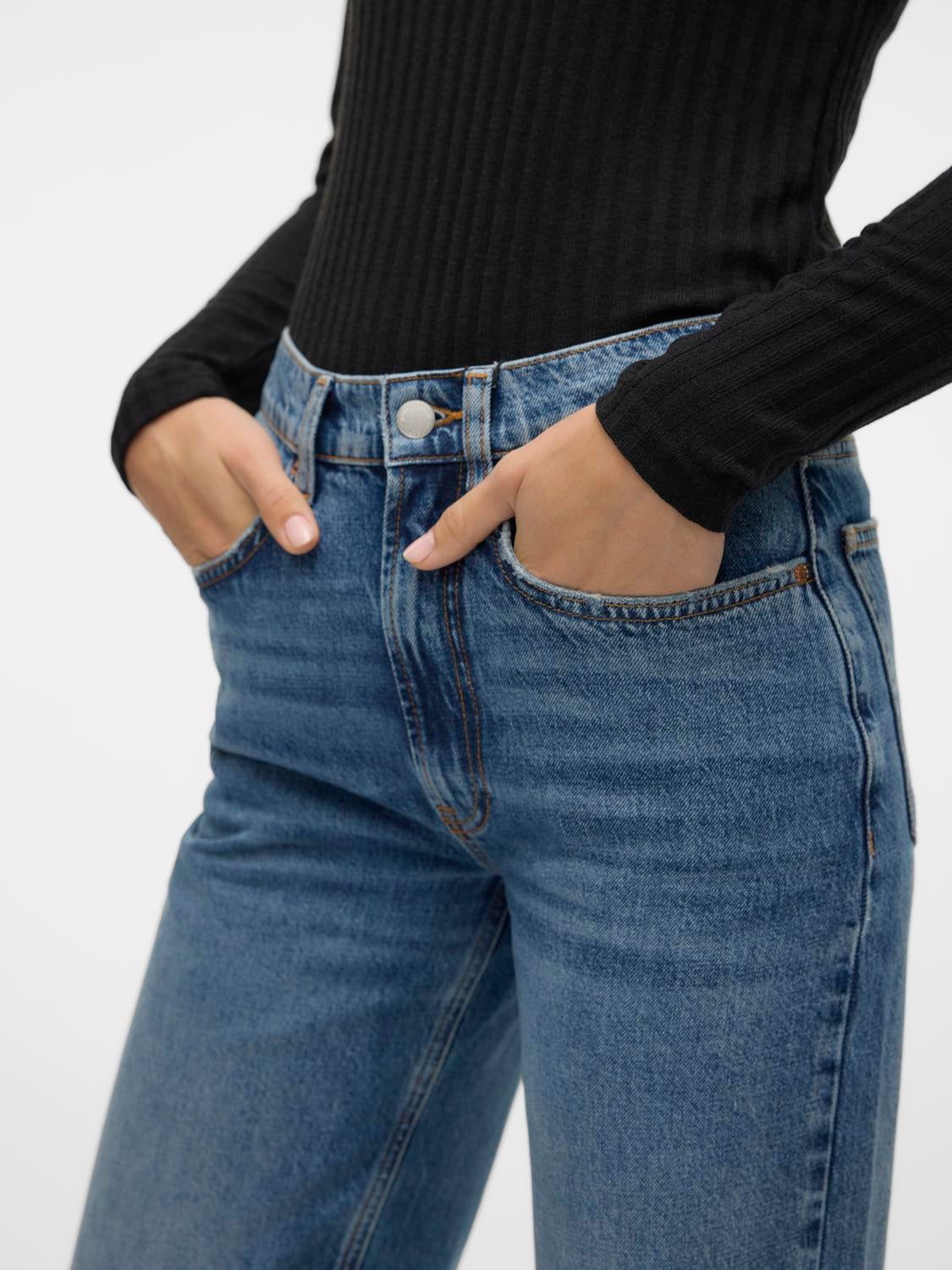 VMVALERIE Mid Rise Locker geschnitten Jeans