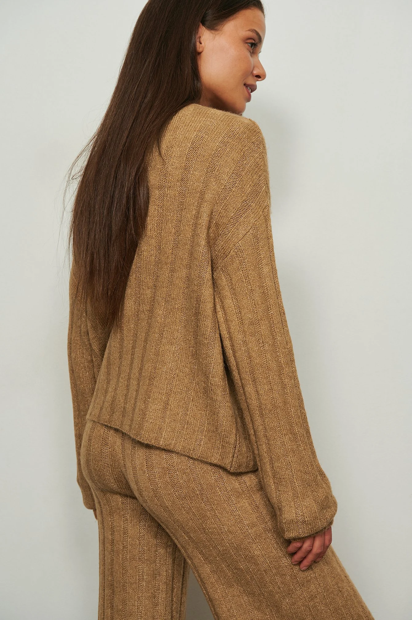 Ripp-Strickpullover mit Knopfdetail