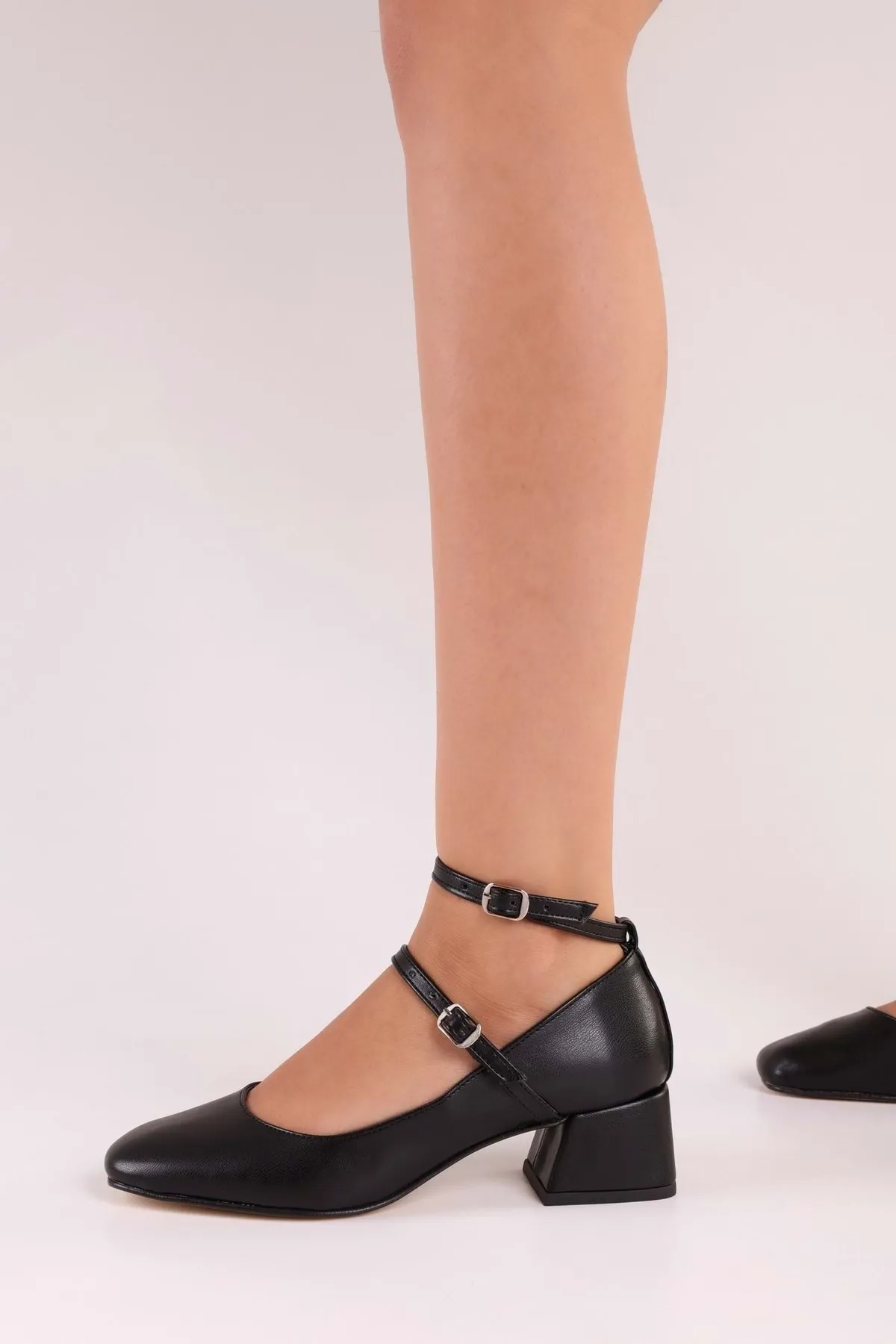 Shoeberry  Damenschuhe Linnie Black Skin mit dickem Absatz Black Skin