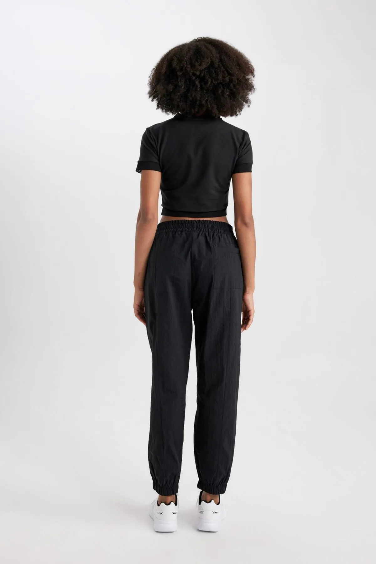 DeFacto  Passform Oversized Fit Fallschirmhose B9268ax23wn
