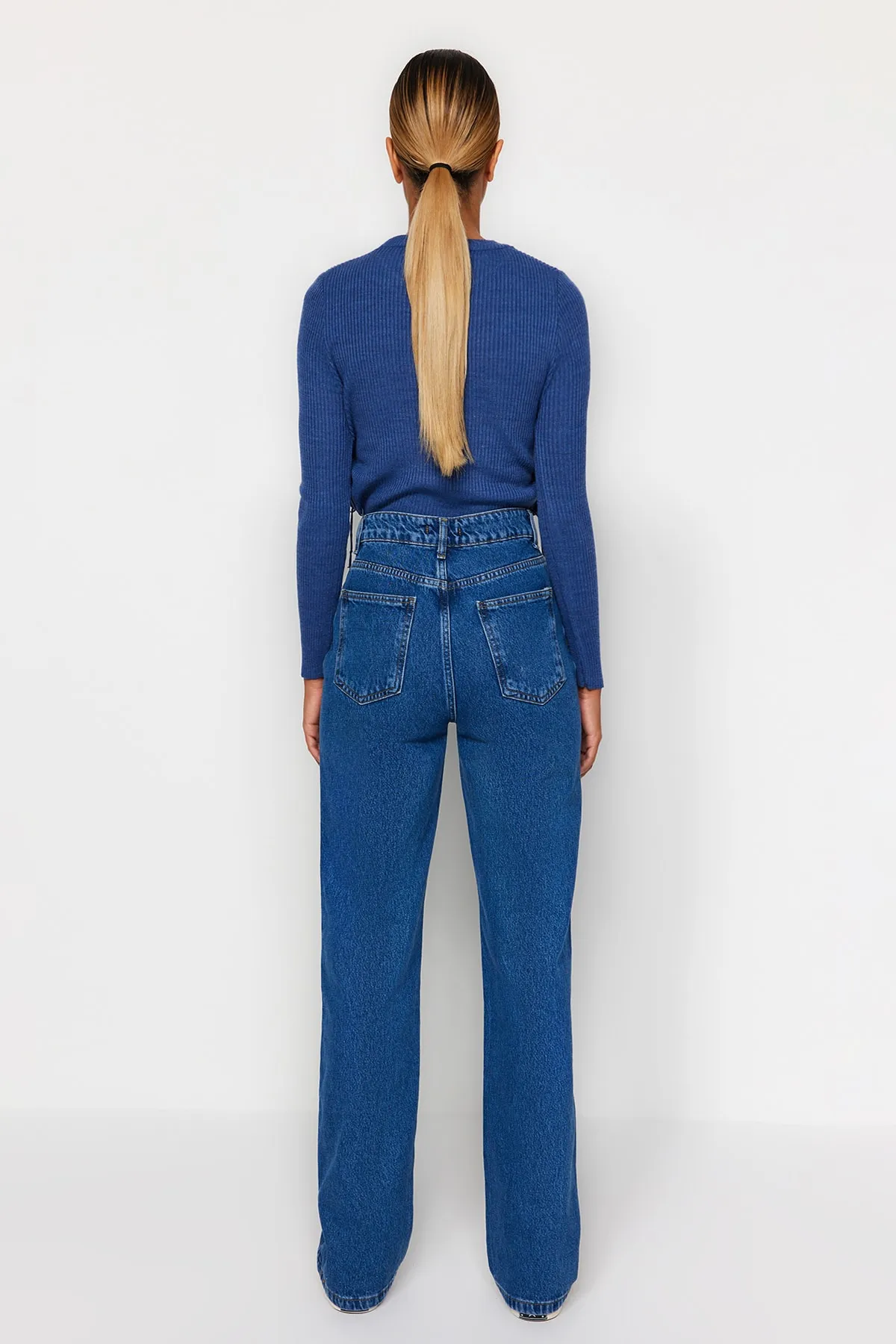 Trendyol Collection  Dunkelblaue Jeans mit hoher Taille und weitem Bein TWOAW24JE00075