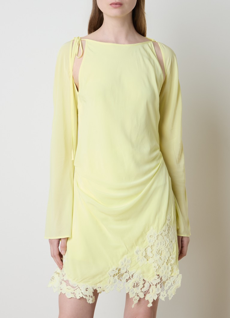 Rochie scurtă de la Acne Studios cu crăpături și broderie florală.