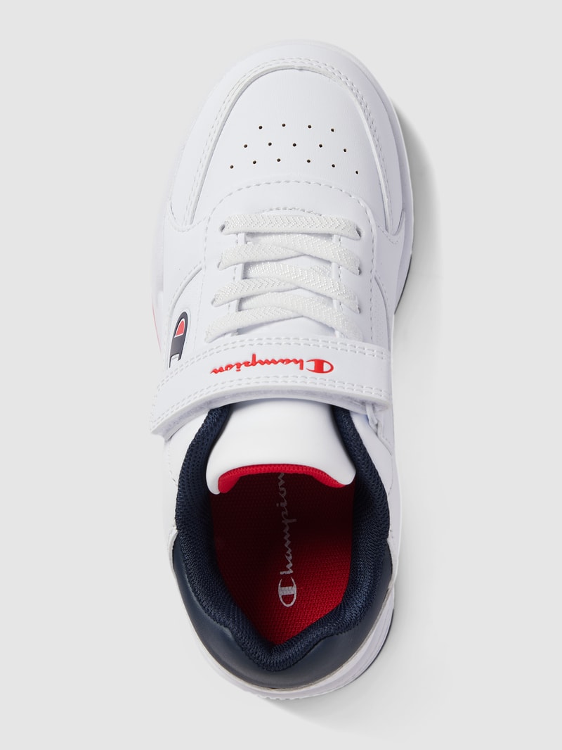 Sneaker mit Label-Detail in weiß