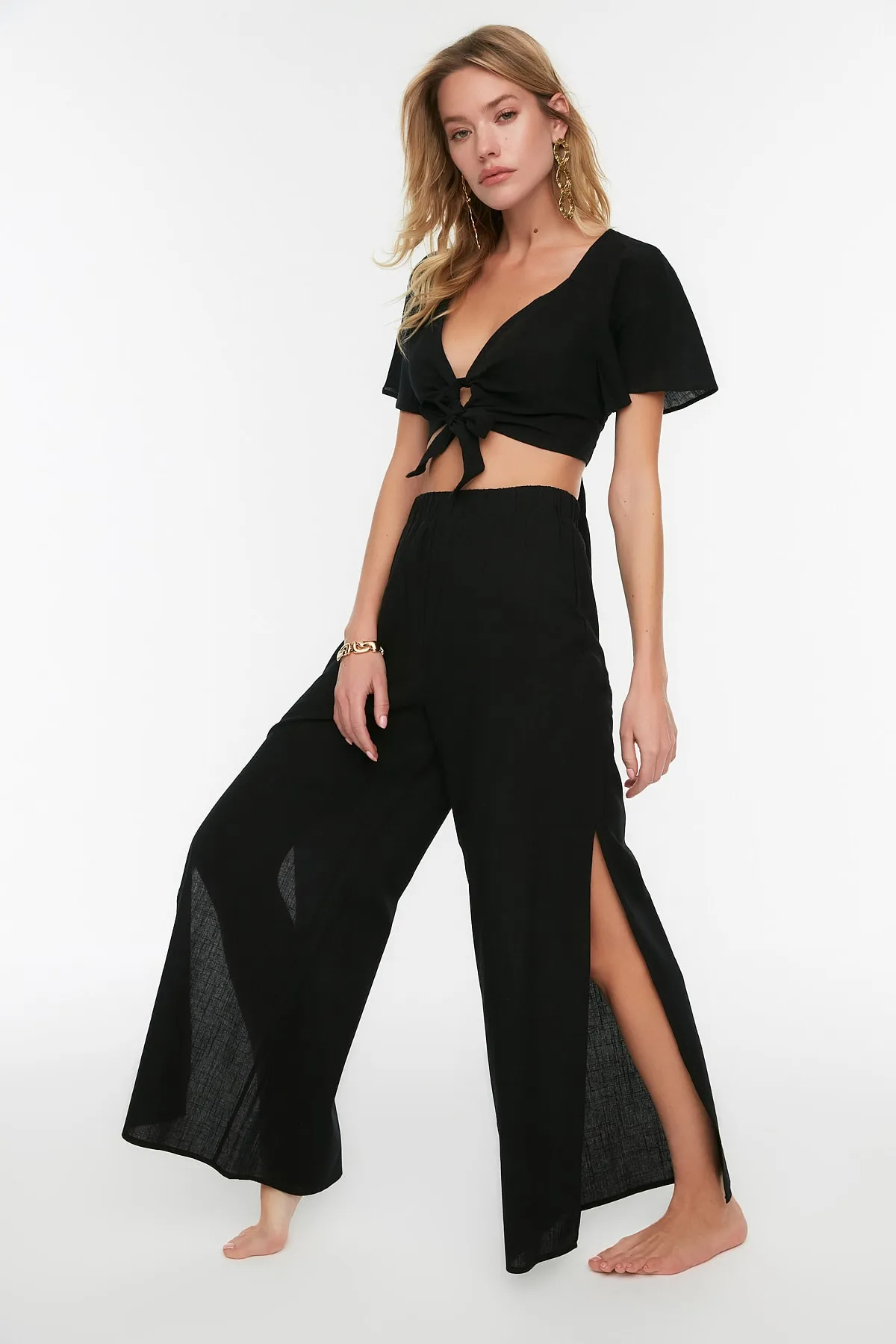 Trendyol Collection  Schwarze gewebte Hose aus 100 % Baumwolle TBESS21PL0493