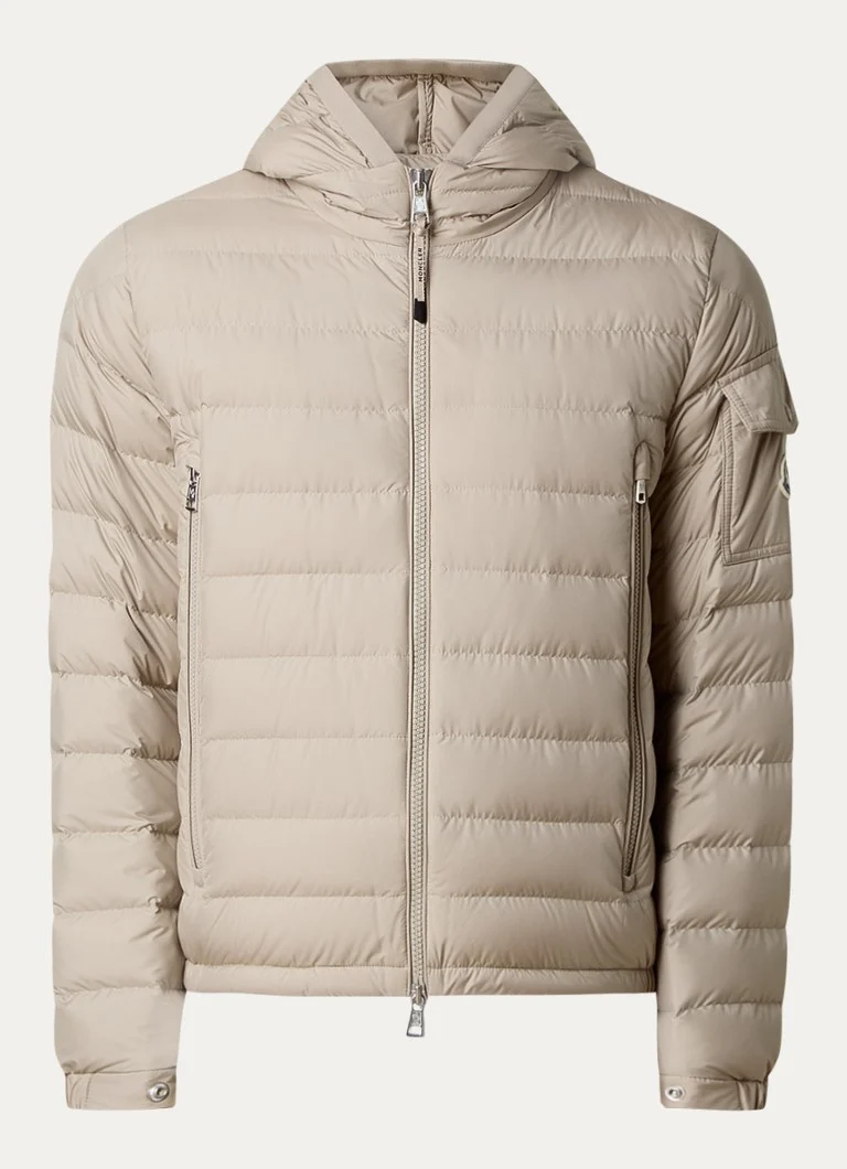 Jachetă matlasată Moncler Galion cu glugă, umplută cu puf de gâscă.