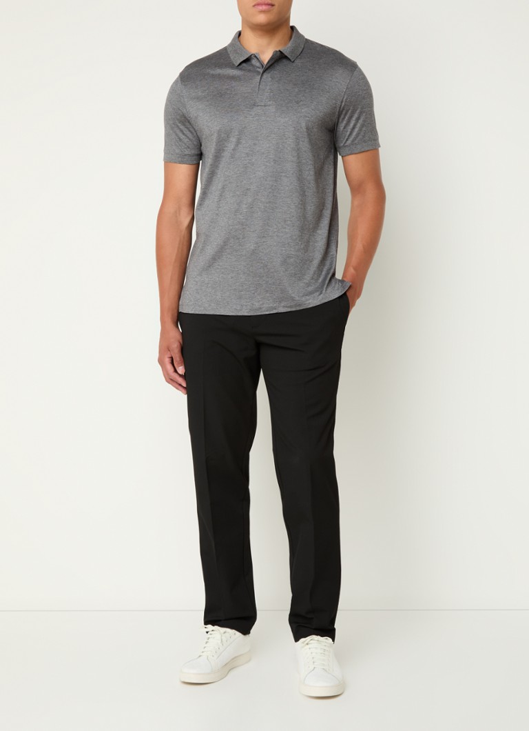 Pantaloni Emporio Armani cu croi drept, buzunare laterale și cute pronunțate.