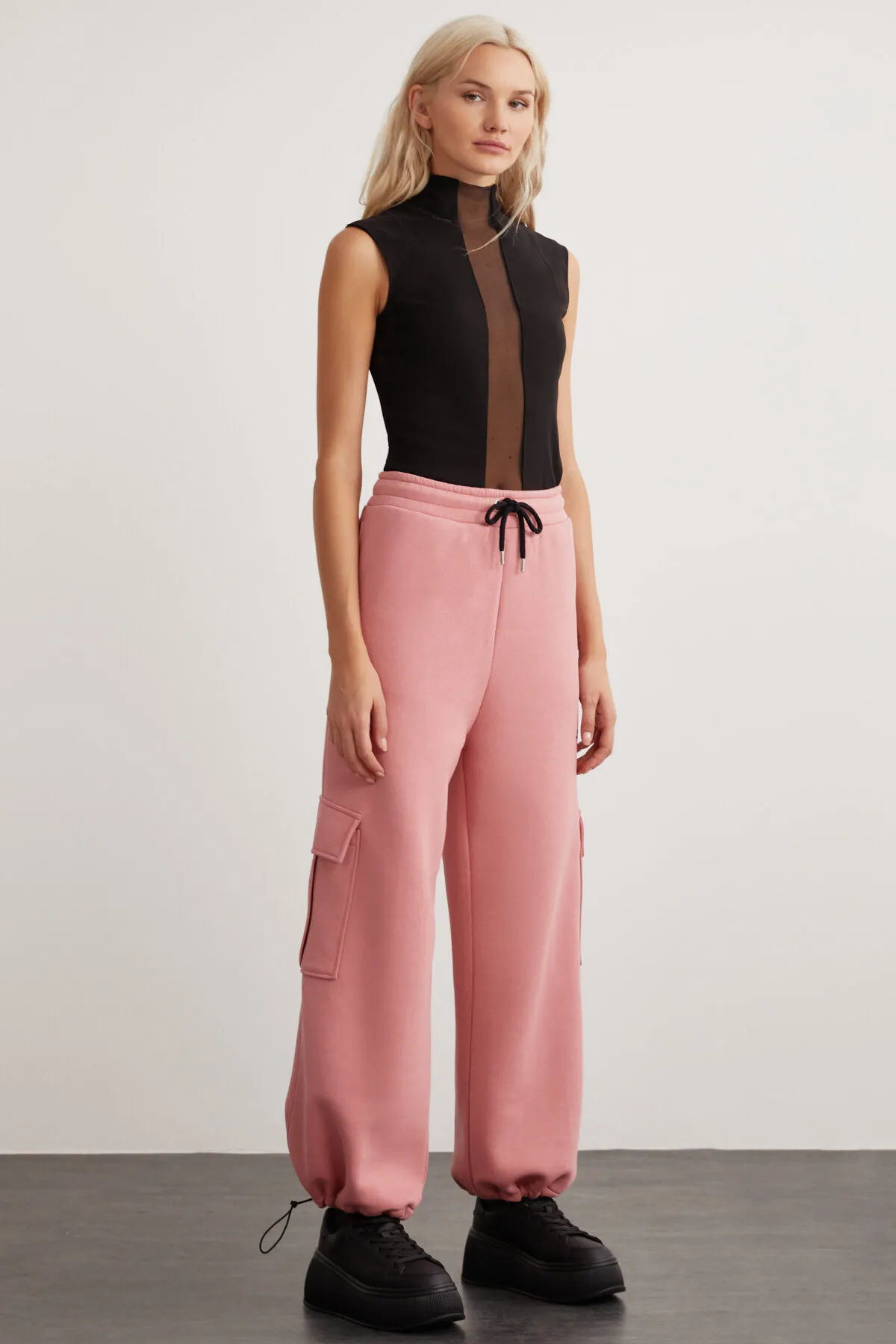 GRIMELANGE  Tegan Damen-Jogginghose mit elastischem Bund und Cargotasche, bestickt, rosa