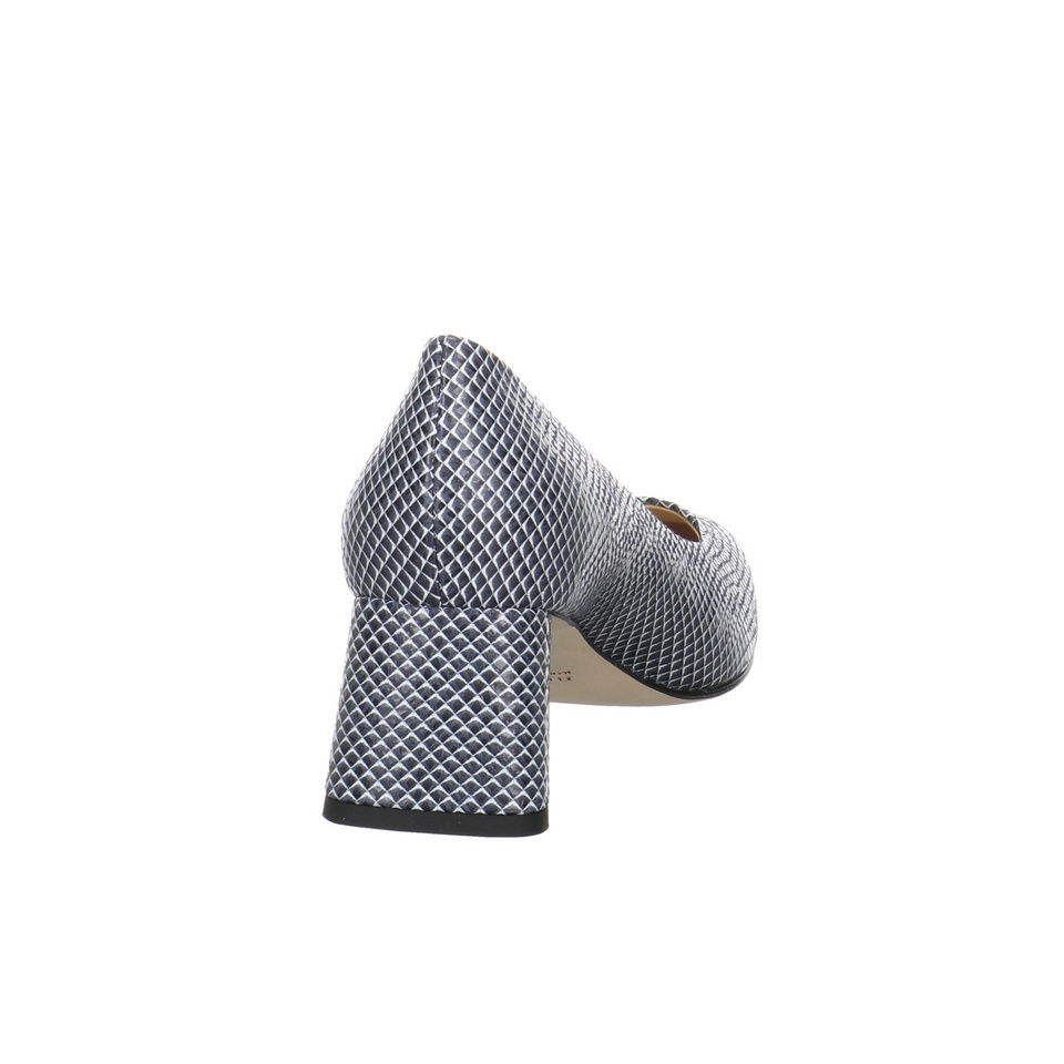 Brunate Pumps