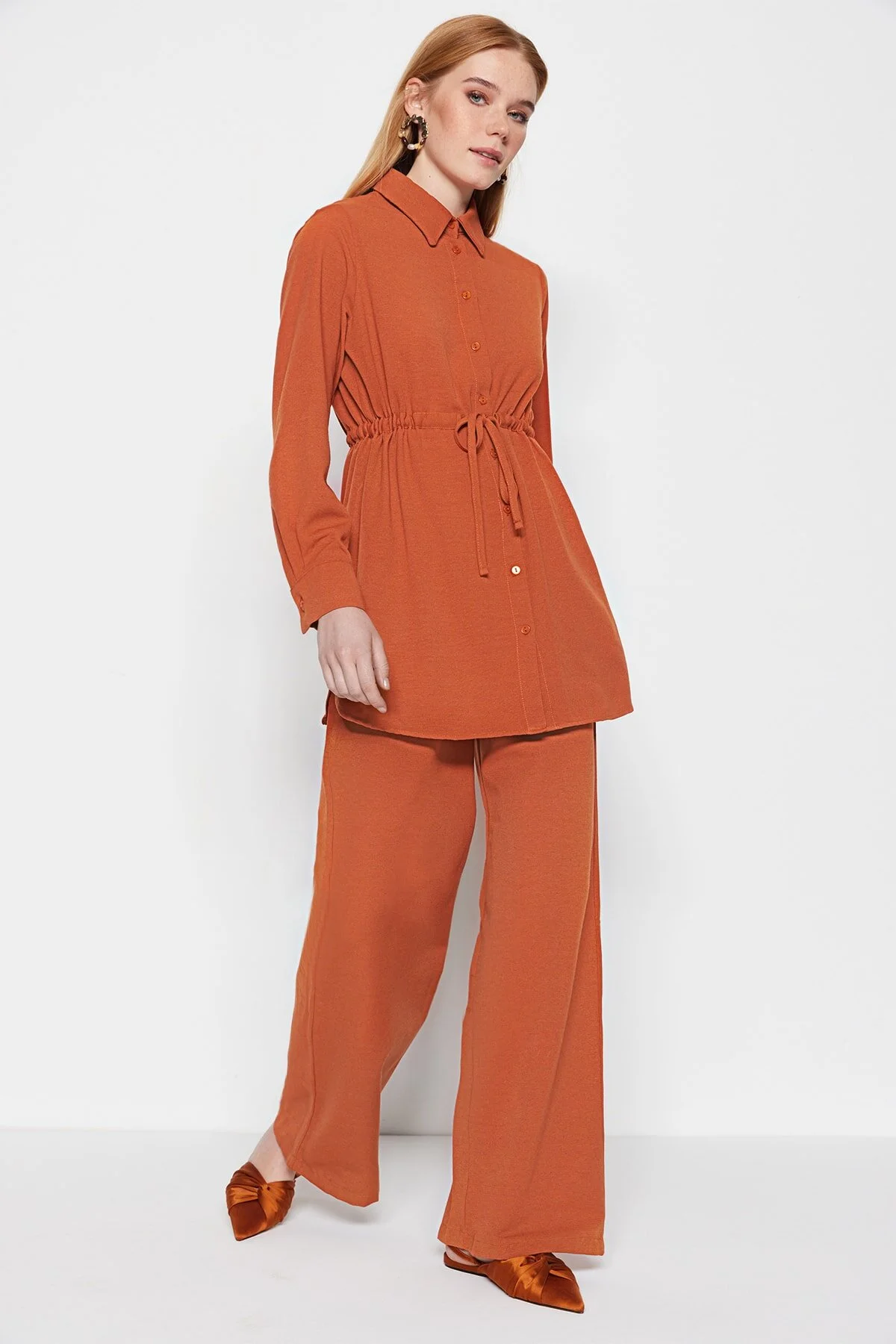 Trendyol Modest  Zimtfarbenes, gewebtes Aerobin-Hemd-Hosen-Set in Leinenoptik mit Kordelzug an der Taille TCTSS23US00032