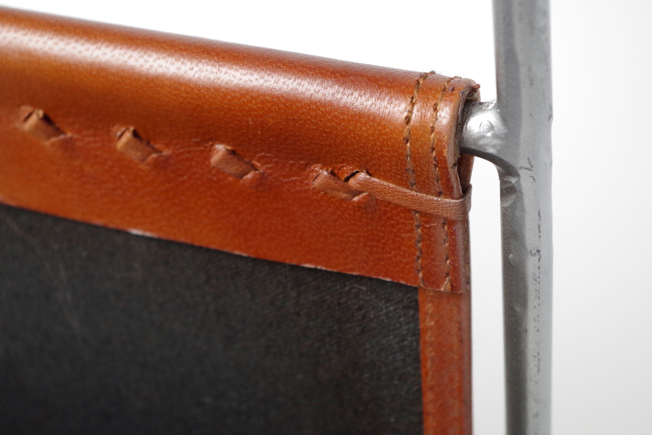 Kobolo Zeitungsständer Magazinsammler aus Metall und Leder braun