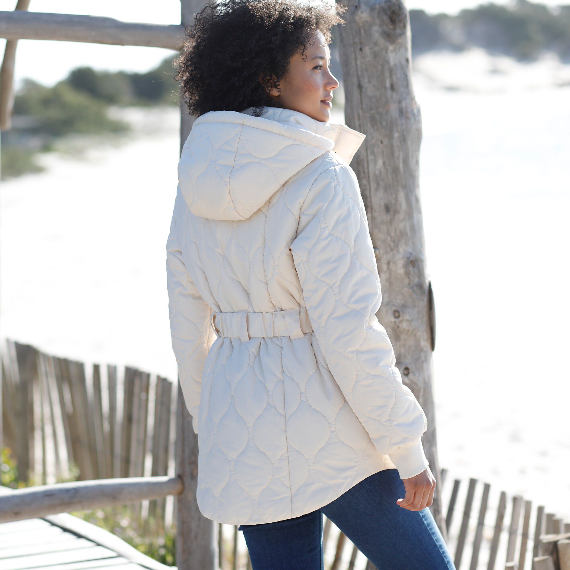 Parka matelassée mi-longue ceinturée