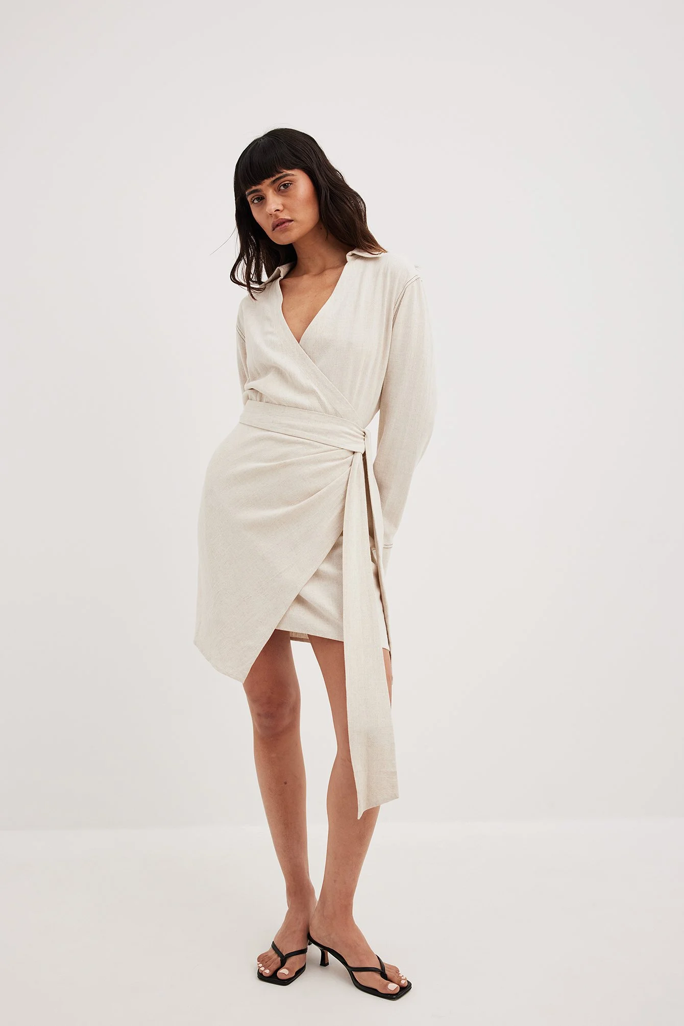 Kleid aus Leinenmix mit Kontrastnähten