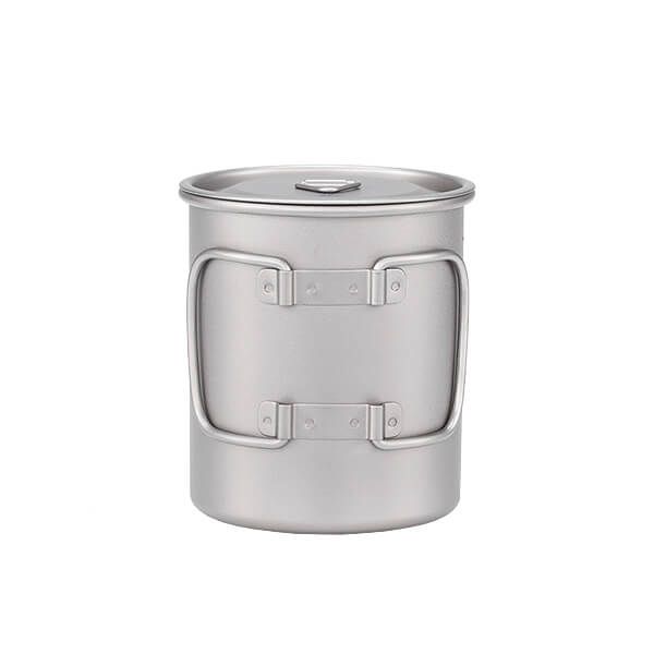 Titan Becher mit Klappgriff und Deckel