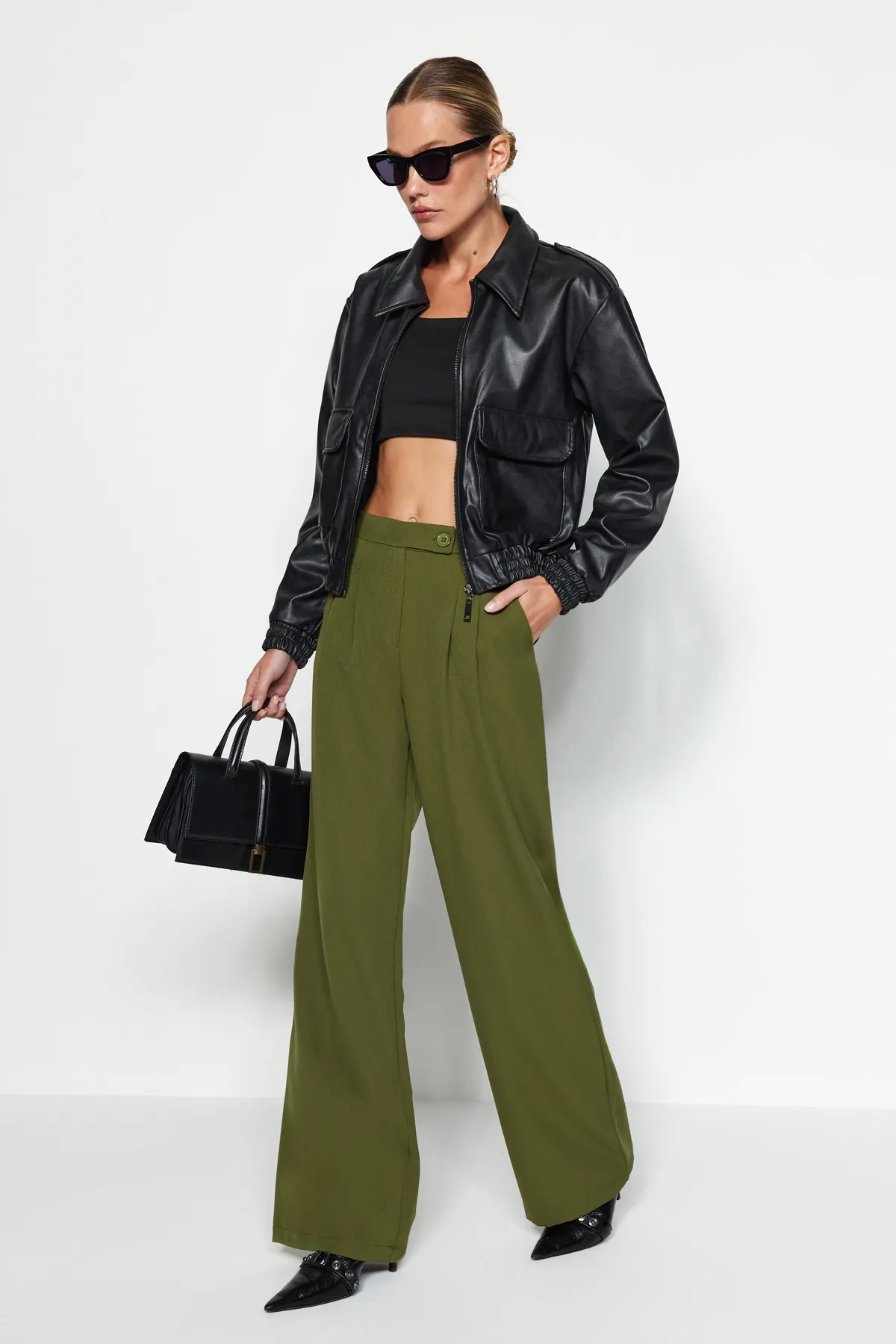 Trendyol Collection  Dunkle Khaki-Webhose mit weitem Bein und hoher Taille und weitem Bein TWOAW22PL0066