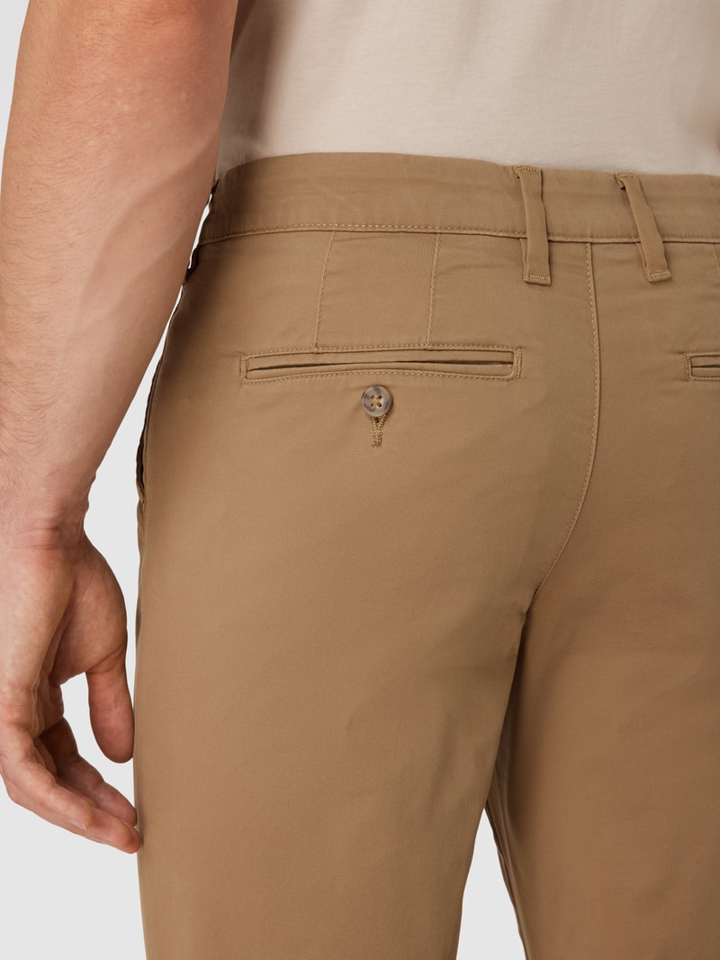 Slim Fit Chino mit seitlichen Eingrifftaschen in camel