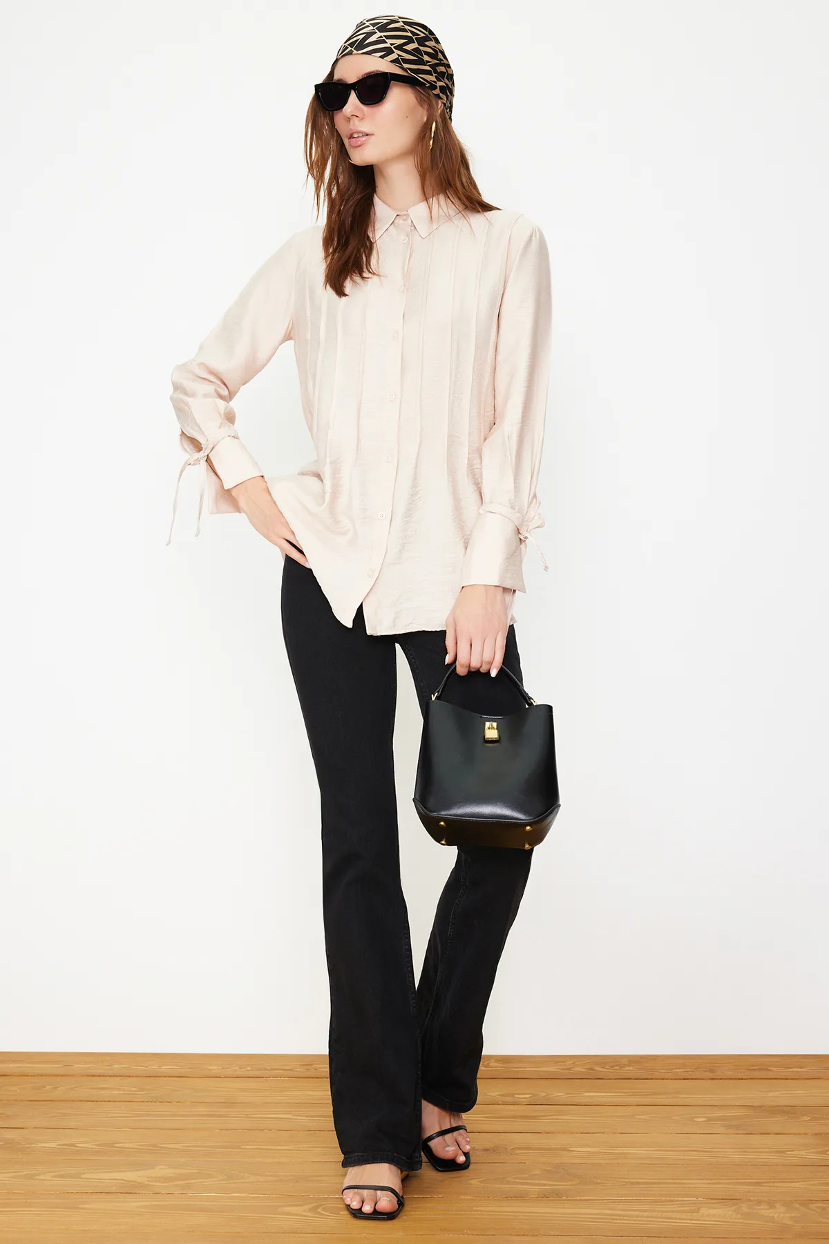 Trendyol Modest  Steinfarbenes, plissiertes Hemd mit Schnürung und detailliertem Webmuster TCTSS24TG00036