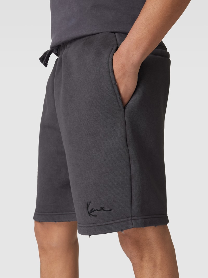 Shorts mit Logo-Stitching in anthrazit