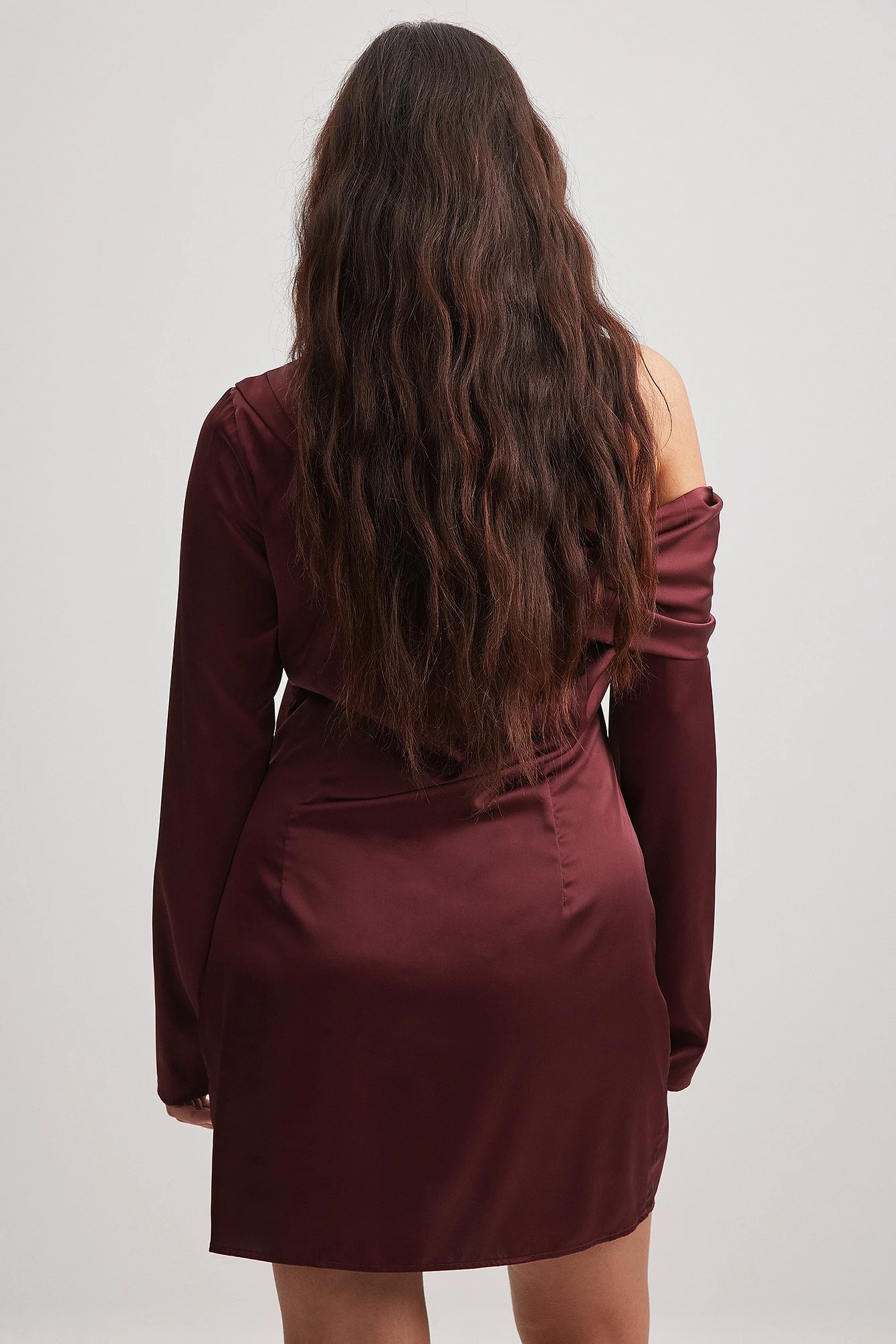 Einseitig schulterfreies Minikleid