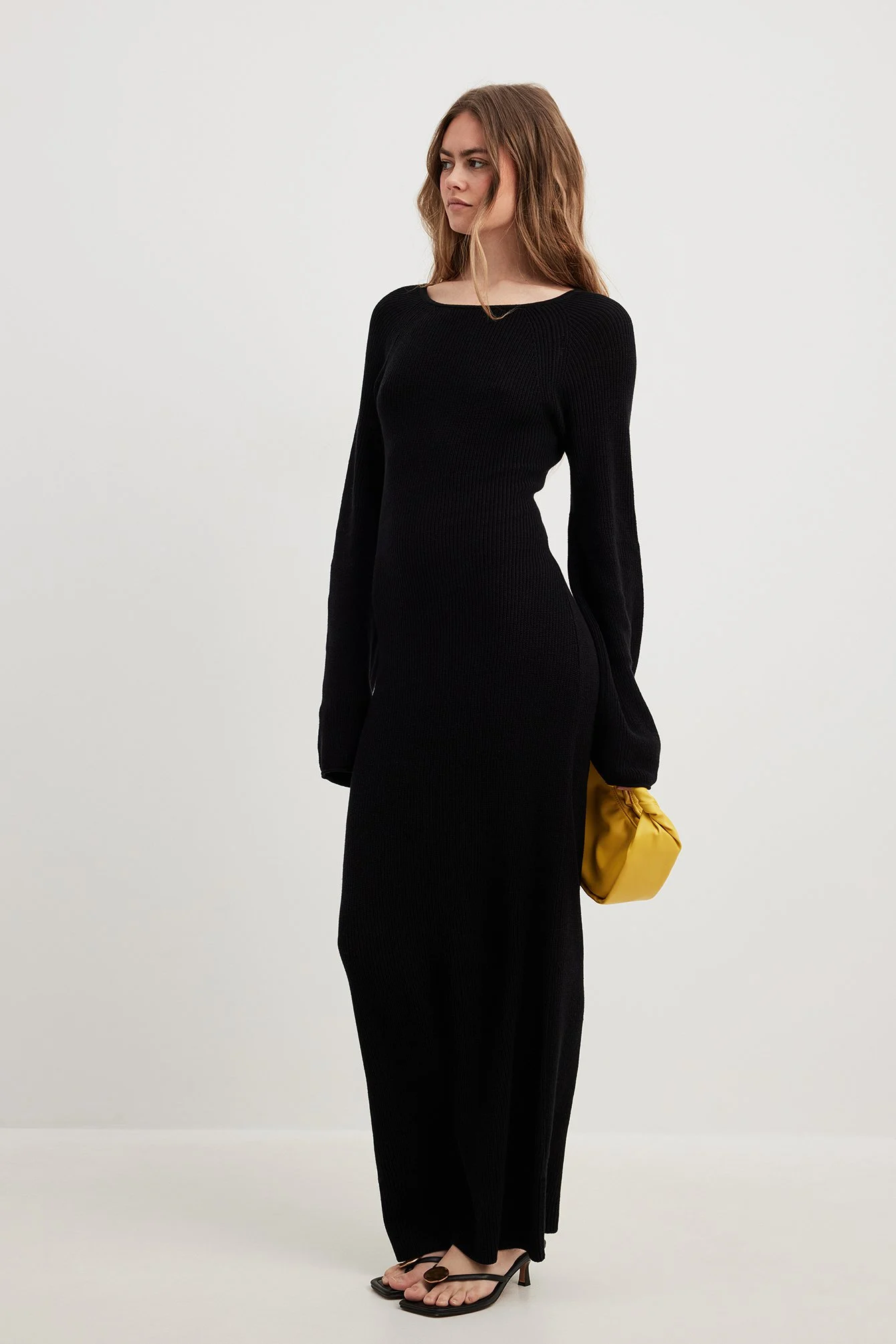 Kleid mit offenem gekreuztem Rücken
