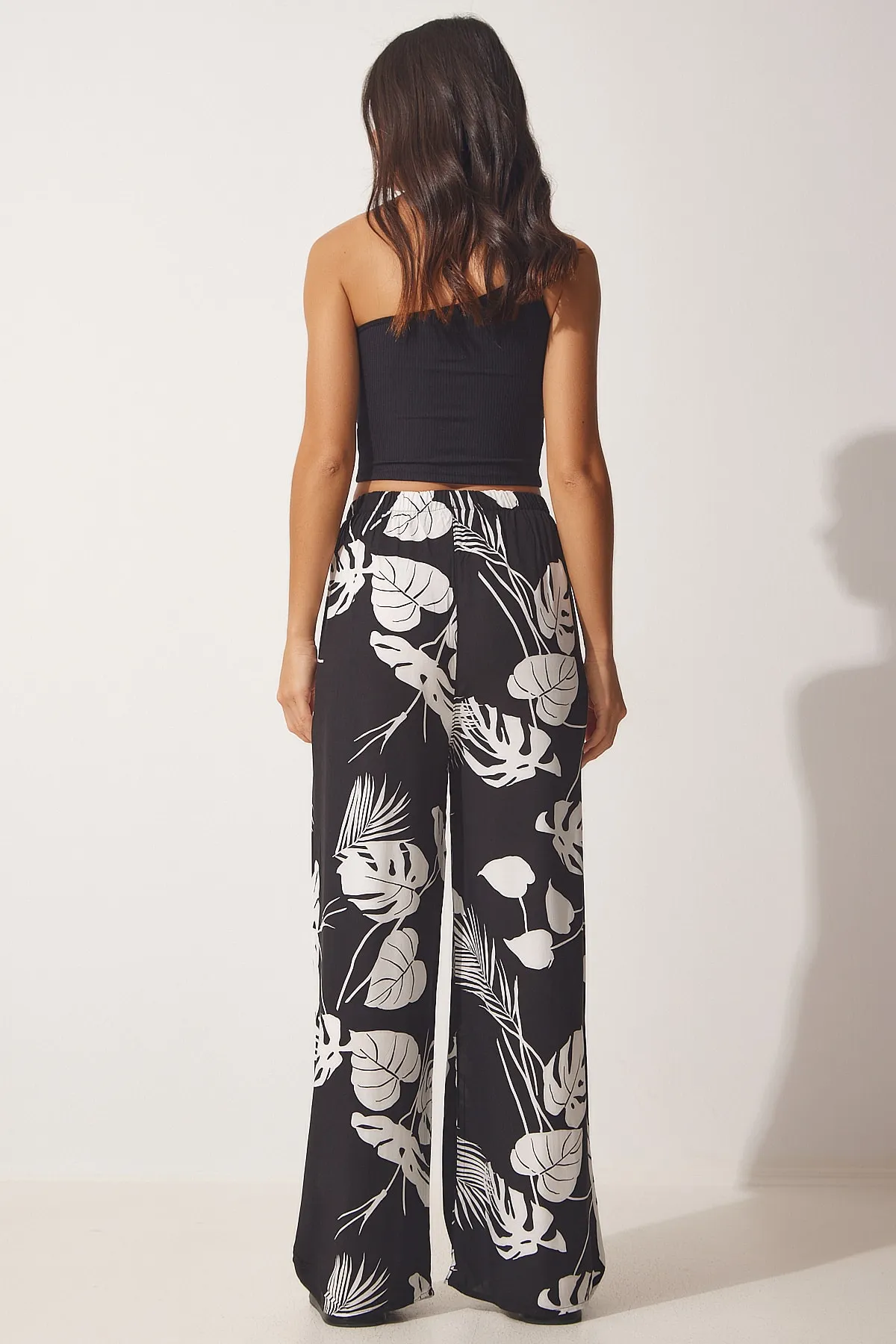 Happiness İstanbul  Schwarze Sommerhose aus lockerer Viskose mit hoher Taille für Damen BH00354