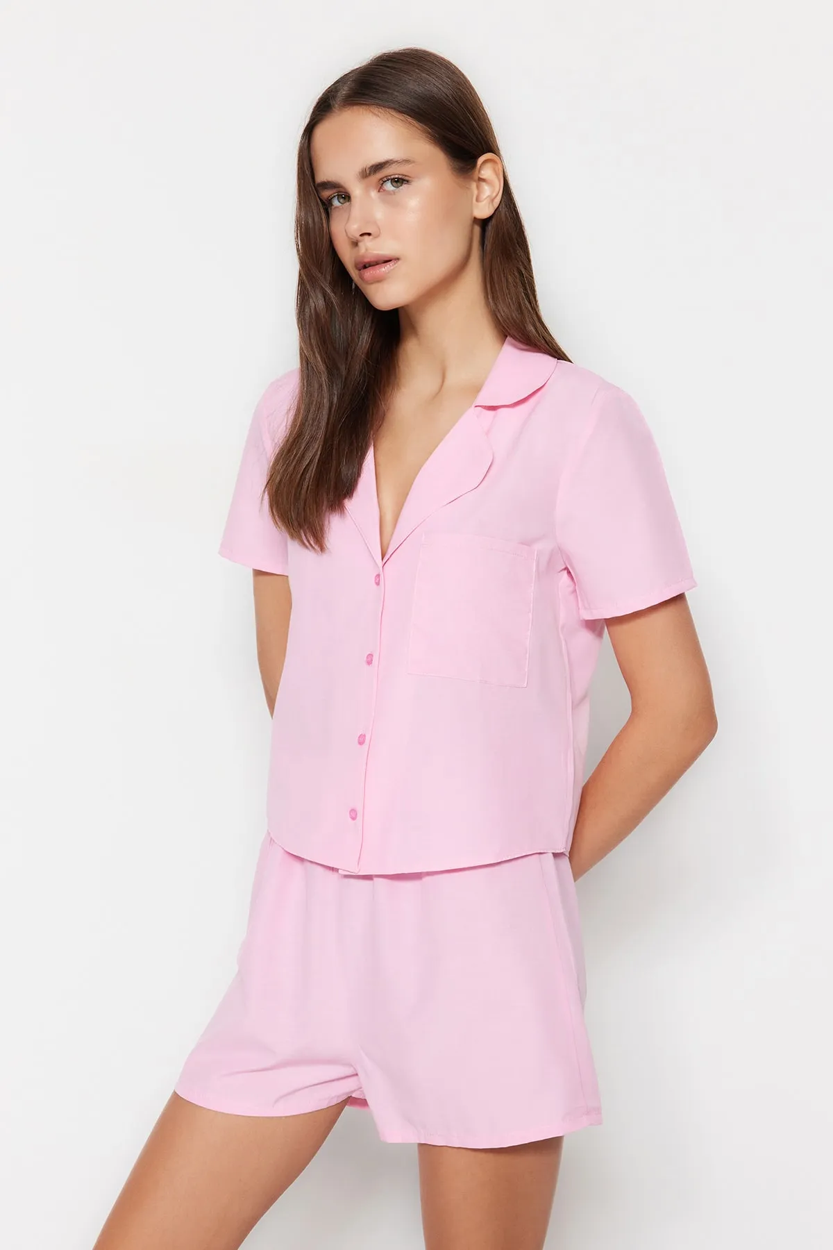 Trendyol Collection  Rosa Frottee-Pyjama-Set mit Hemd und Shorts aus Webstoff THMSS23PT00132