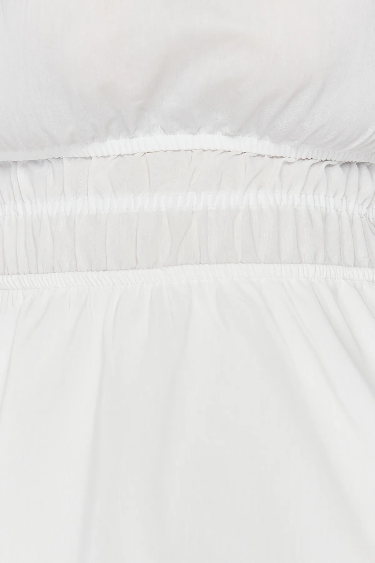 Trendyol Collection  Ecrufarbenes, gewebtes Midikleid mit Ballonärmeln und Taillenöffnung TWOSS22EL1768