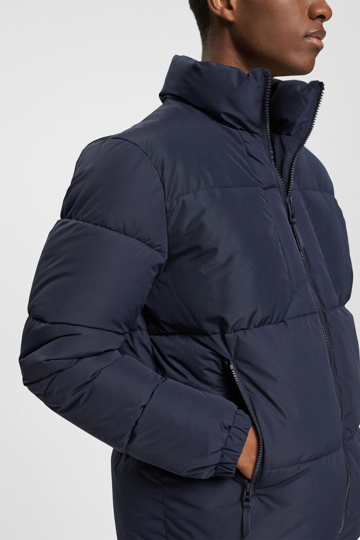 Steppjacke mit hohem Kragen