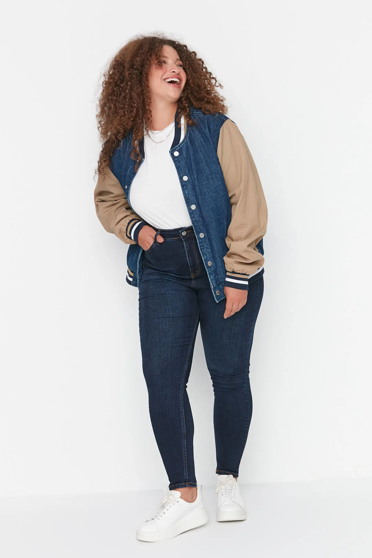 Trendyol Curve  Marineblaue, dehnbare Skinny-Jeans mit hoher Taille TBBAW23JE00003