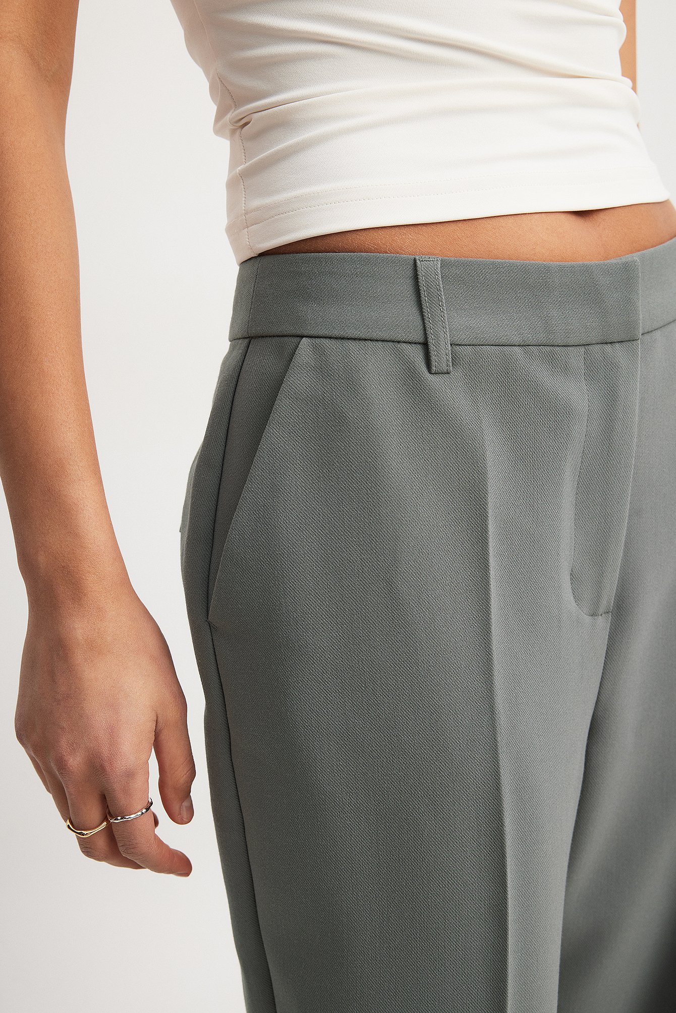 Figurbetonte Anzughose mit mittelhoher Taille
