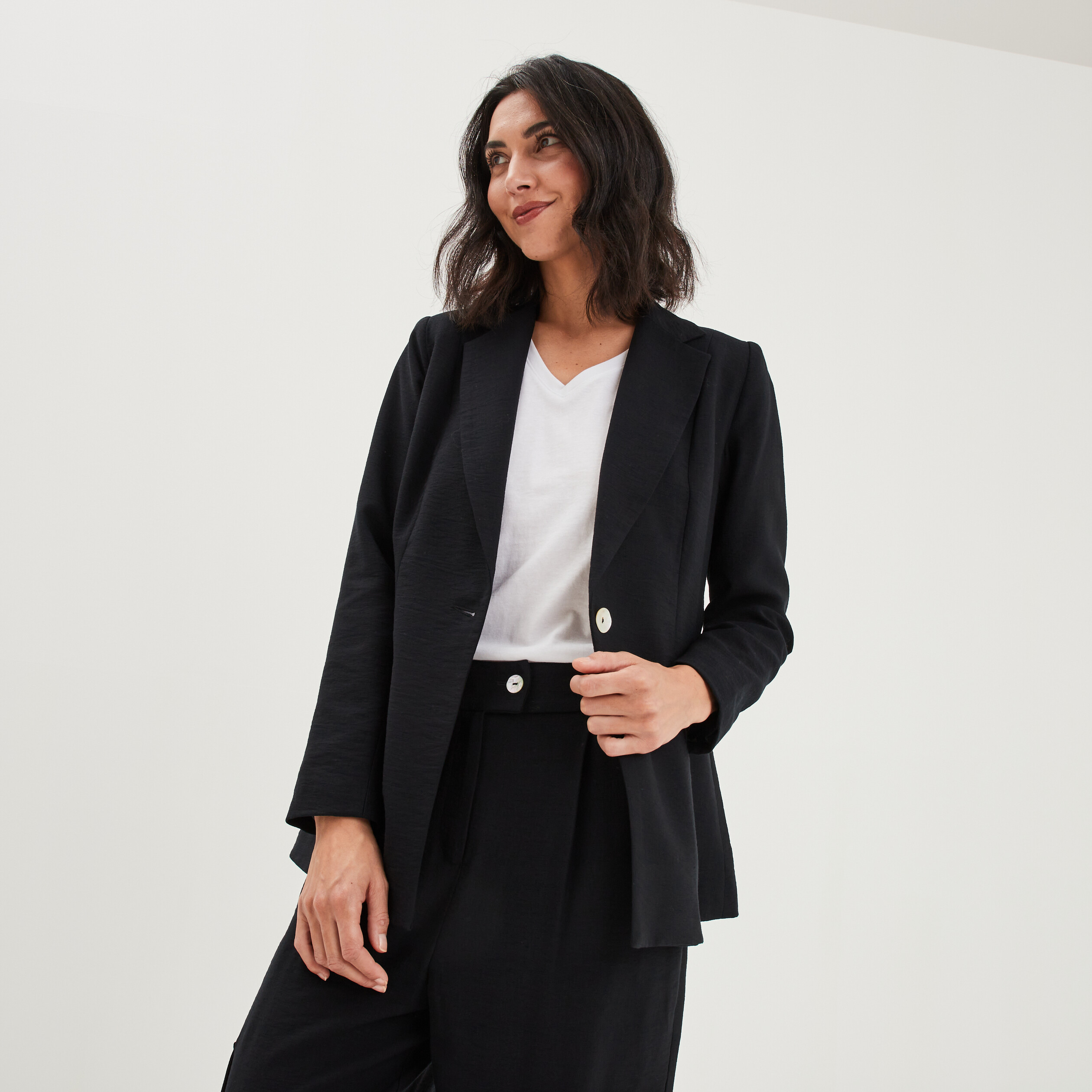 Veste blazer cintrée boutonnée noir femme | La Halle