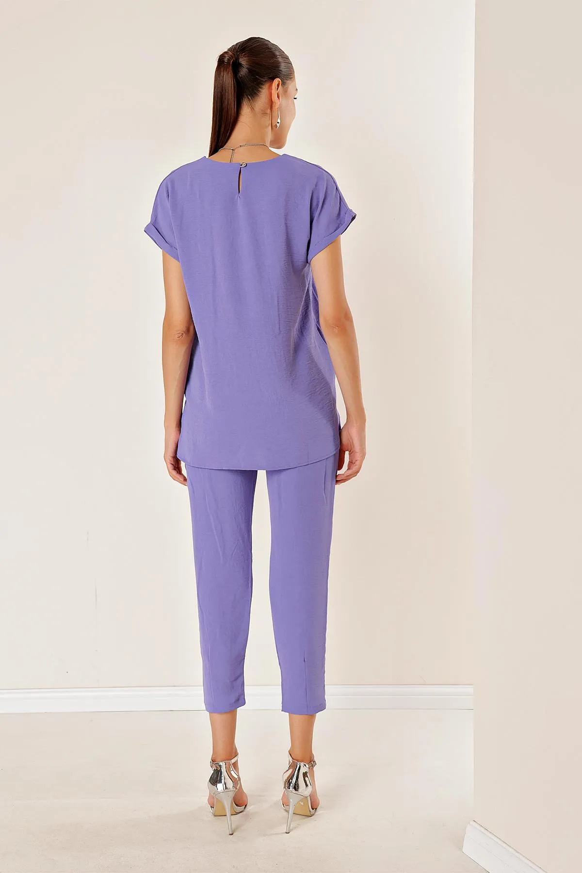 By Saygı  Ayrobin-Beinkragen-Set mit Taschen und Hose