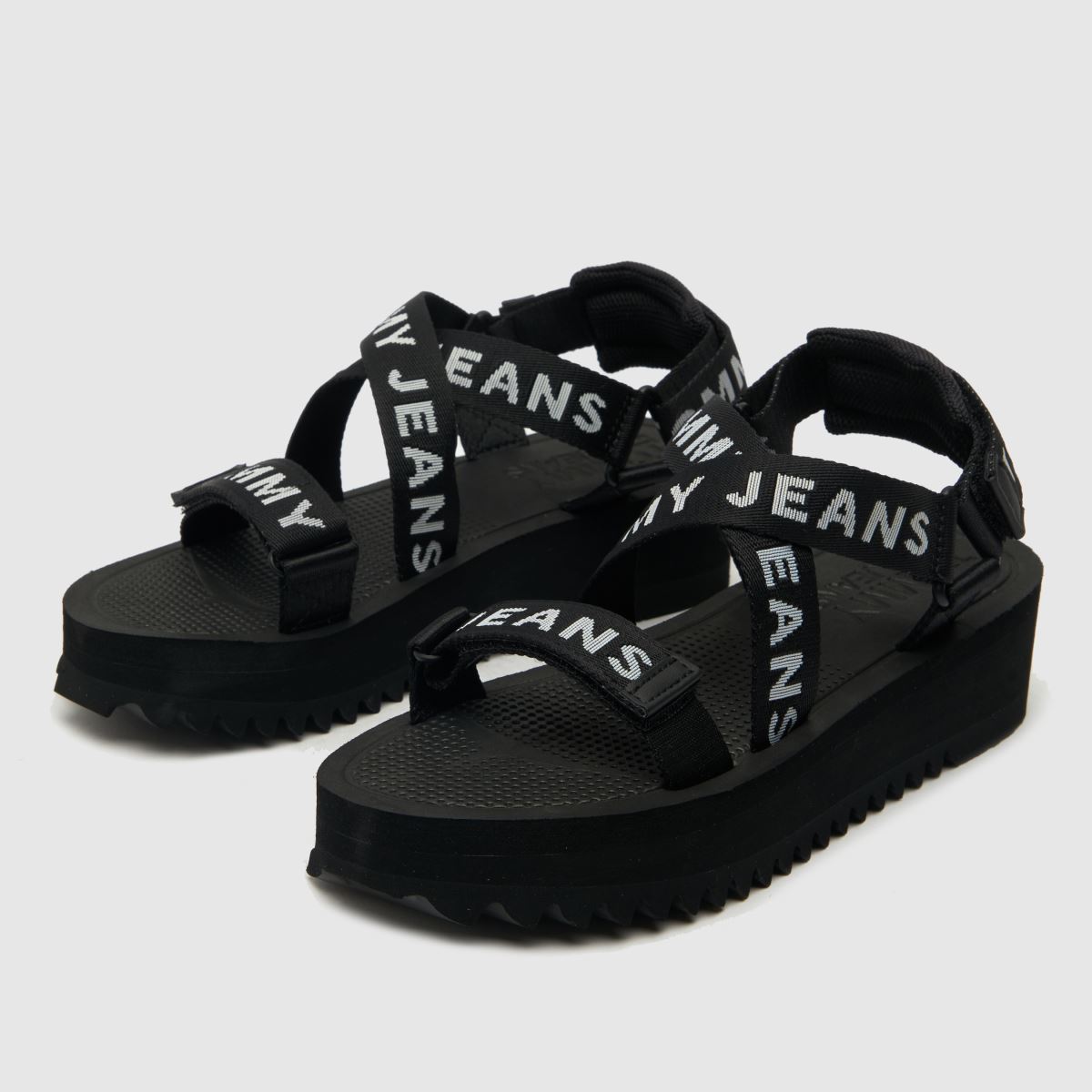 Tommy Jeans platformos szandálok fekete színben