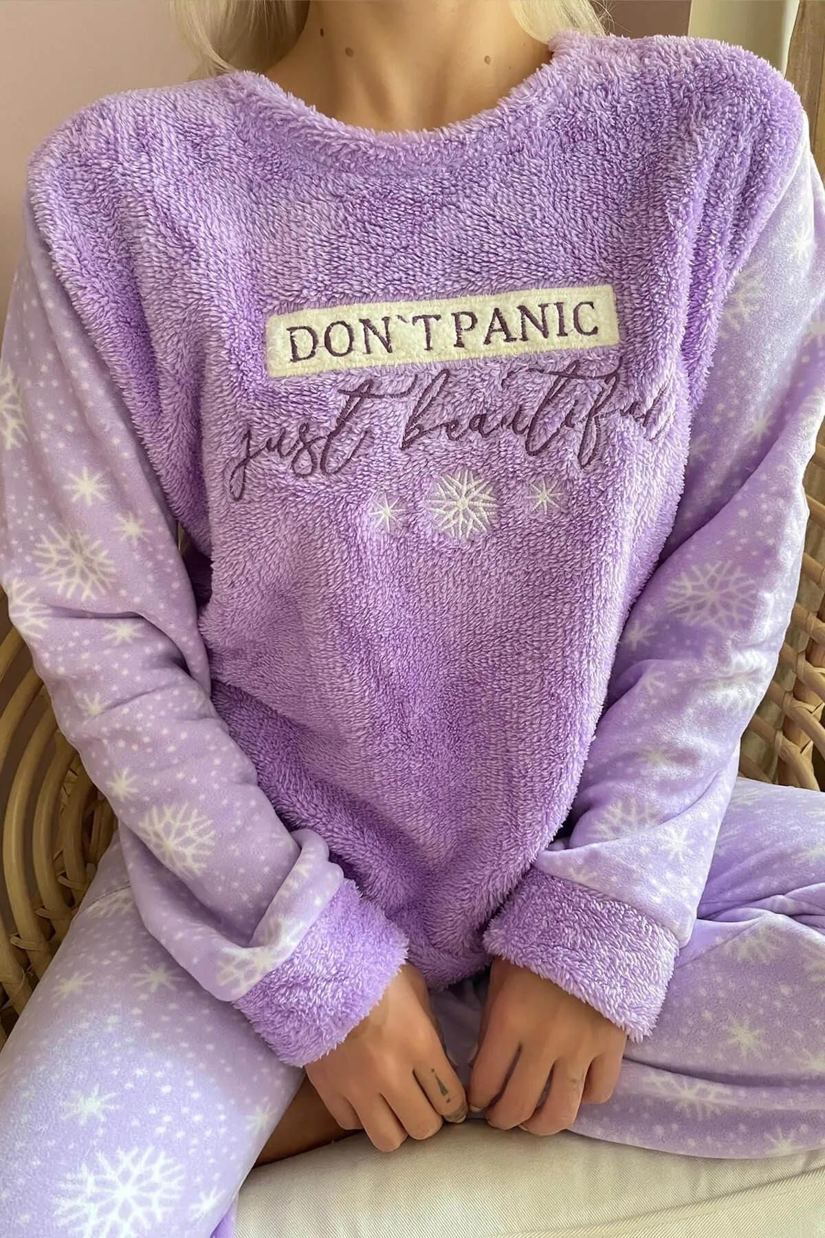 Pijamaevi  Lila Dont Panic gemustertes Plüsch-Pyjama-Set für Damen