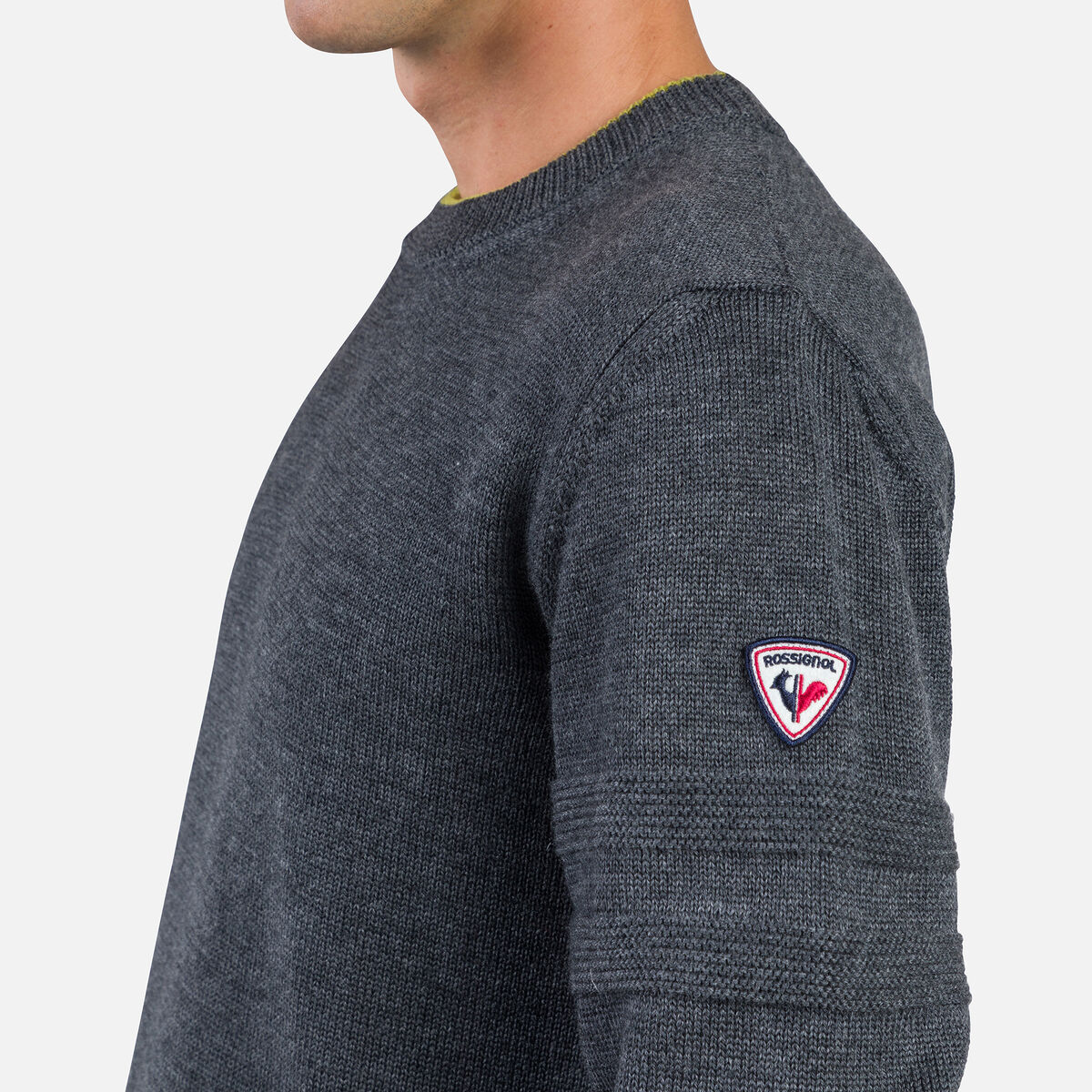 Gestreifter Herrenstrickpullover mit Rundhalsausschnitt