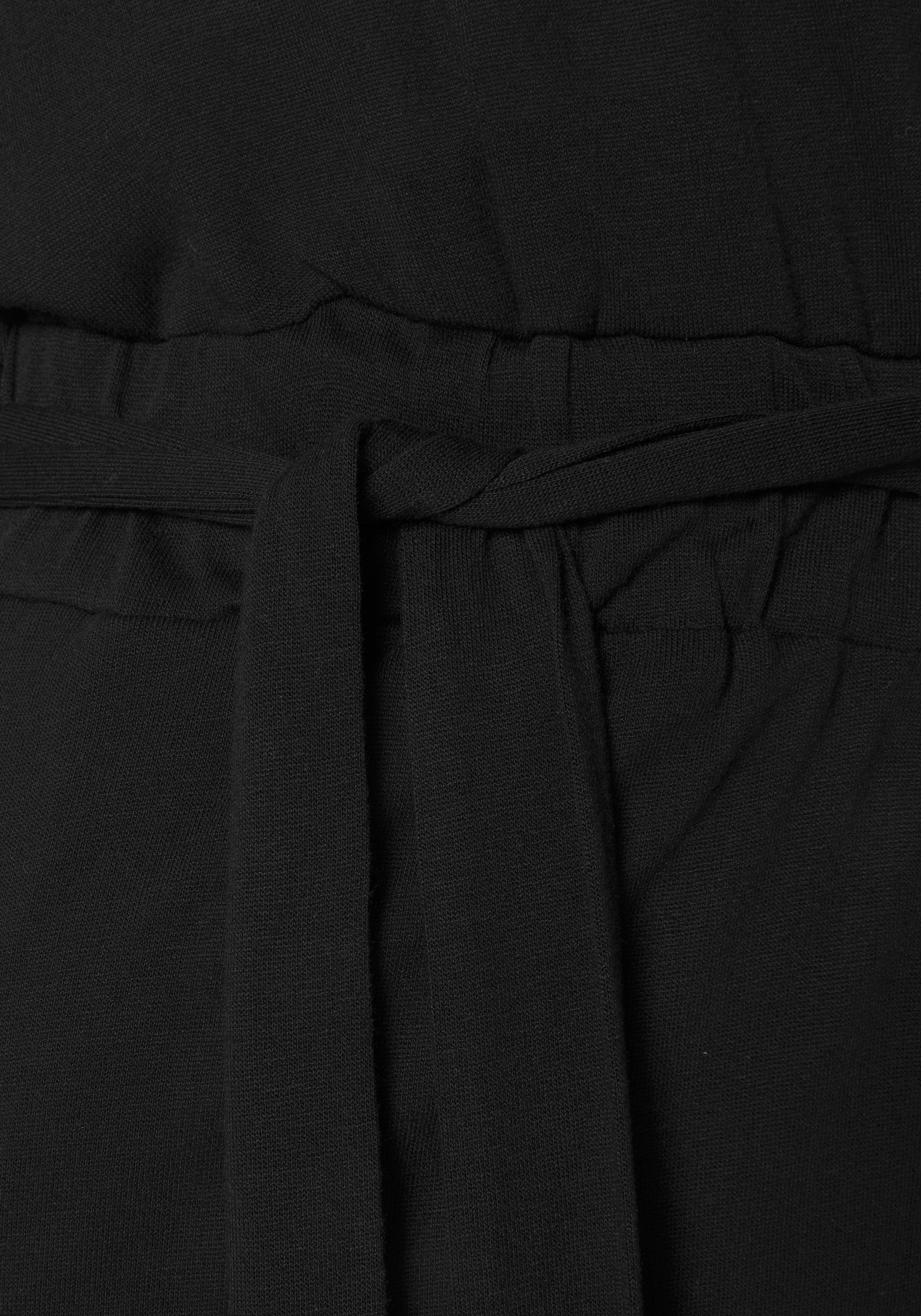 Buffalo Overall (mit Bindegürtel) und weitem Bein