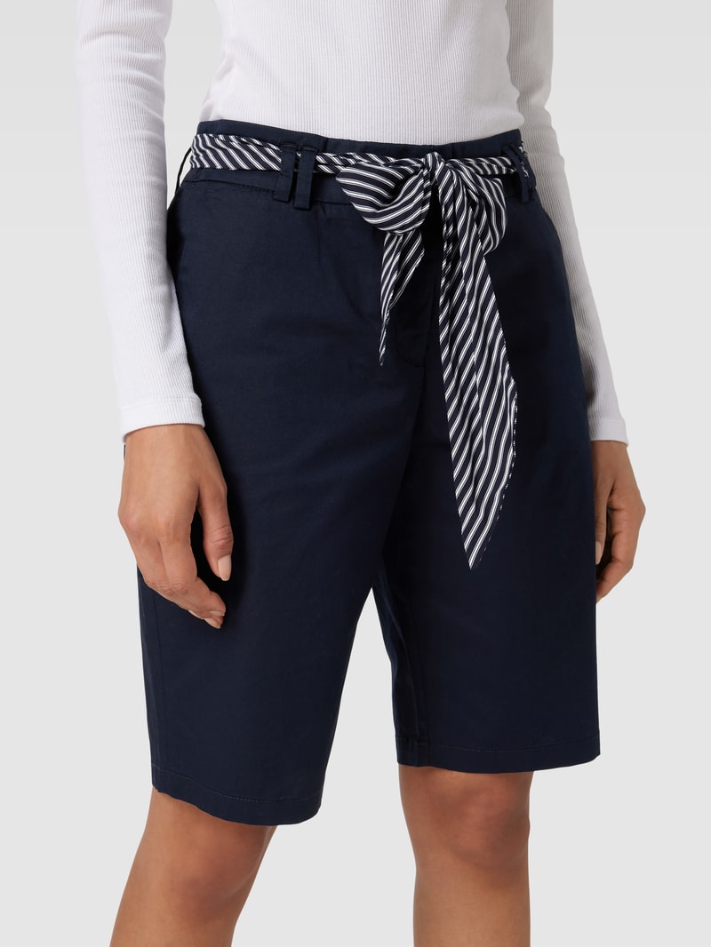 Bermudas mit Stoffgürtel in dunkelblau