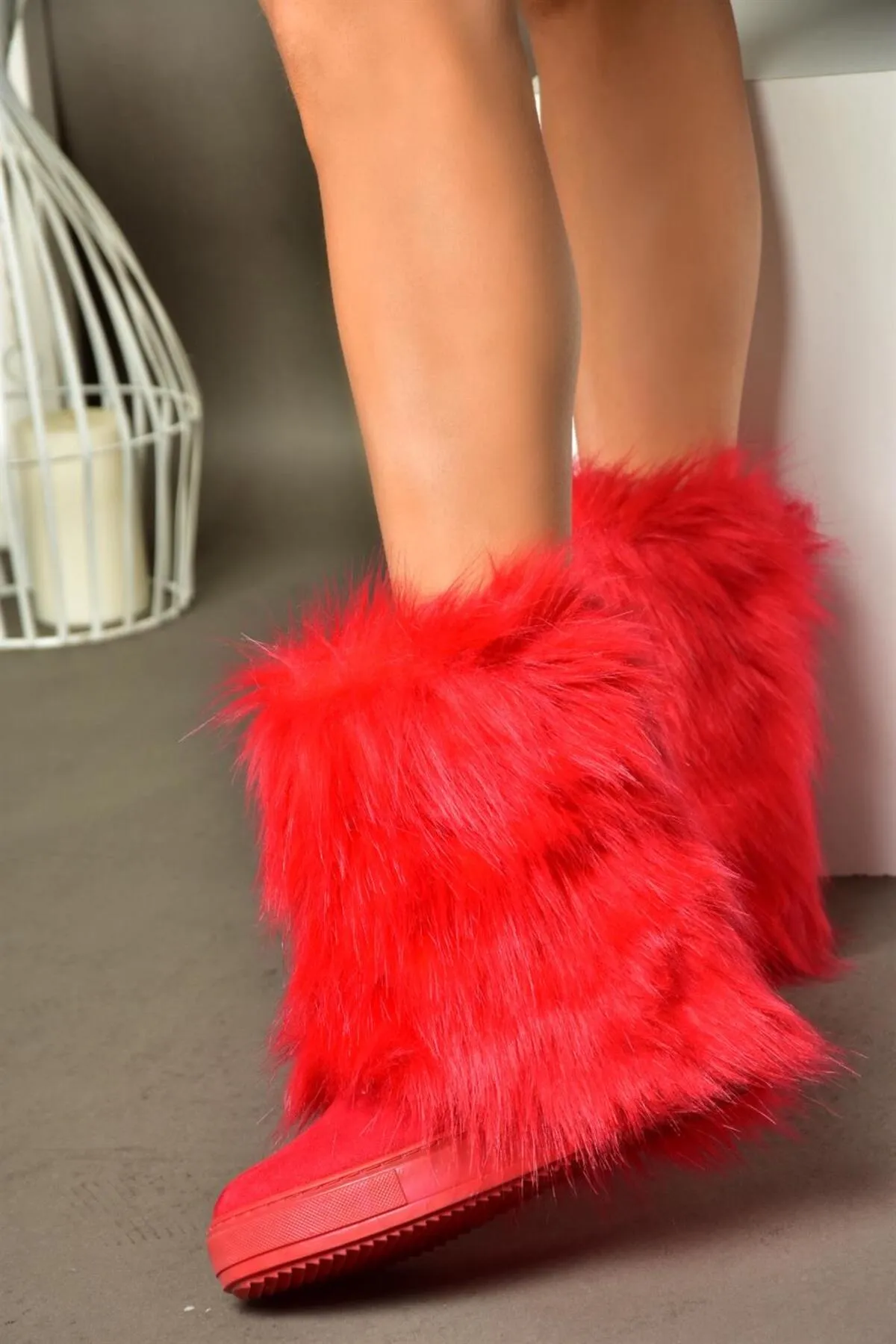 Fox Shoes  Haarige Damenstiefel aus rotem Wildleder mit Keilabsatz