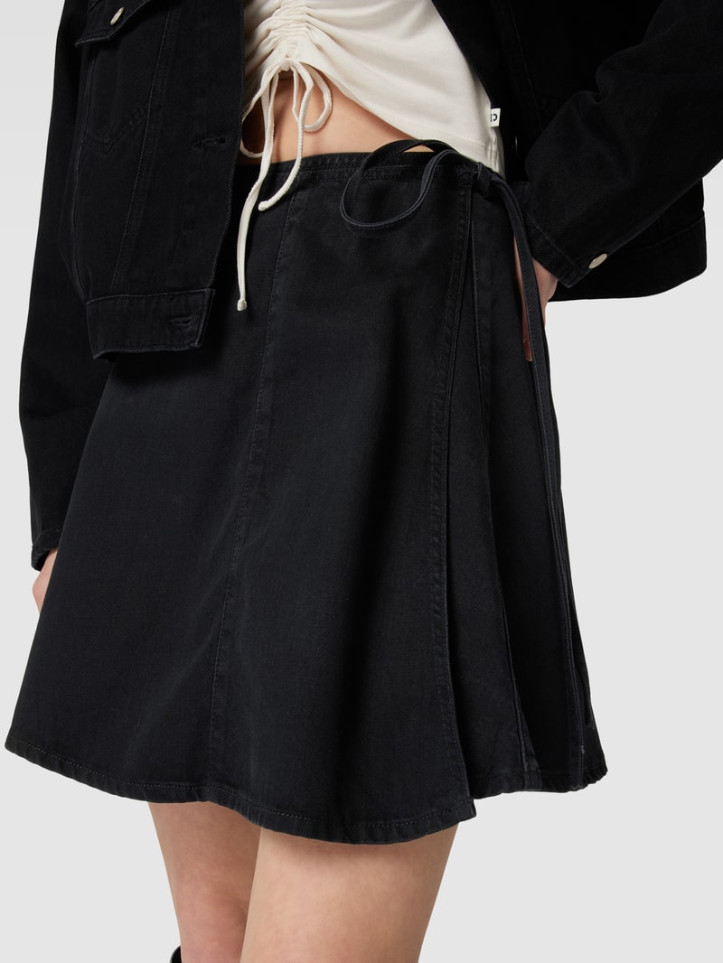 Minirock mit Label-Detail in schwarz