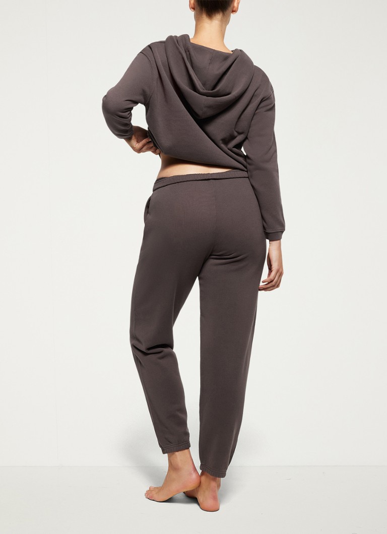 Pantaloni sport SKIMS cu talie medie, slim fit, confecționați din bumbac organic French terry.