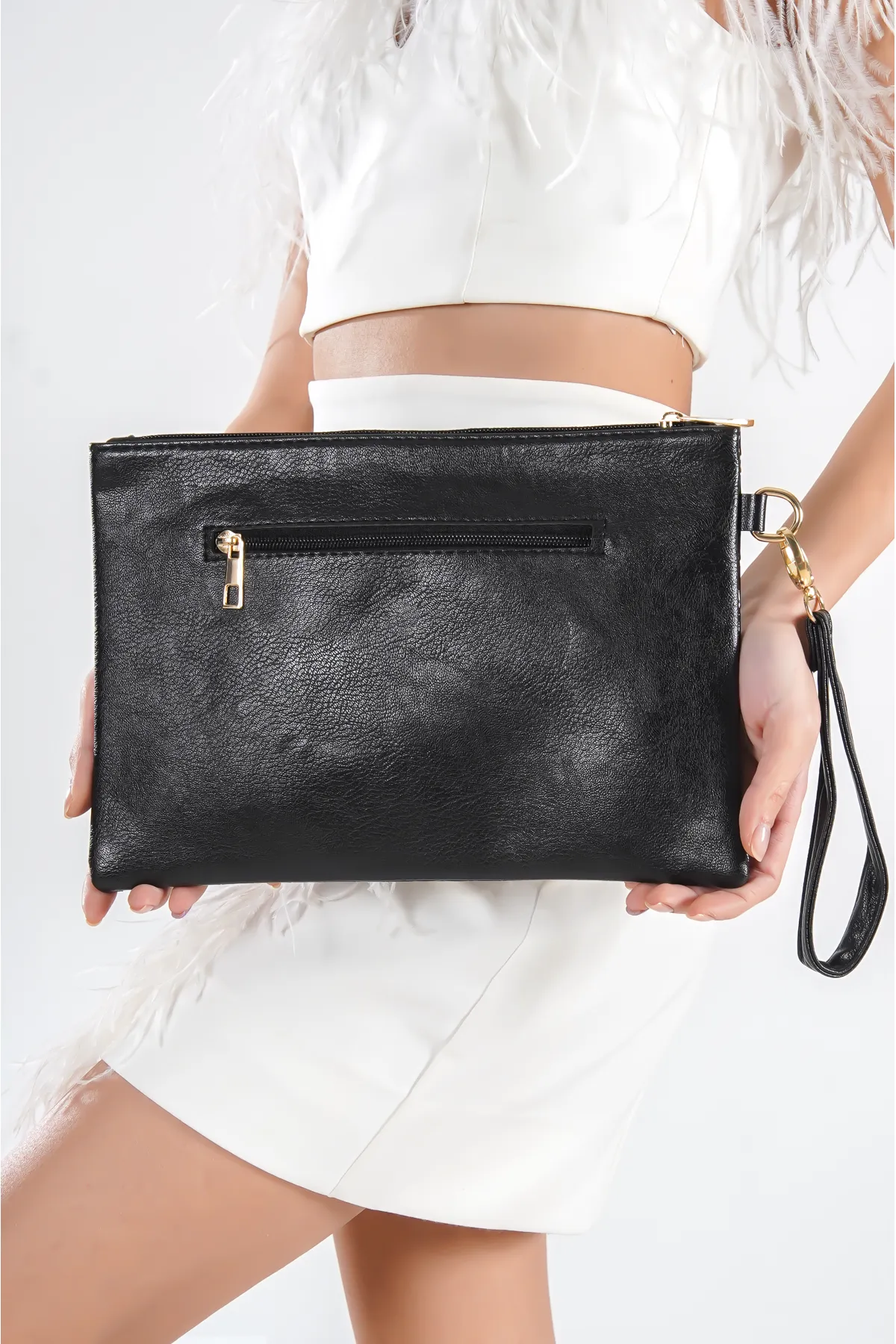 Capone Outfitters  Capone Damen-Clutch aus Lackleder mit Krokodilmuster „Paris 222“ in Schwarz