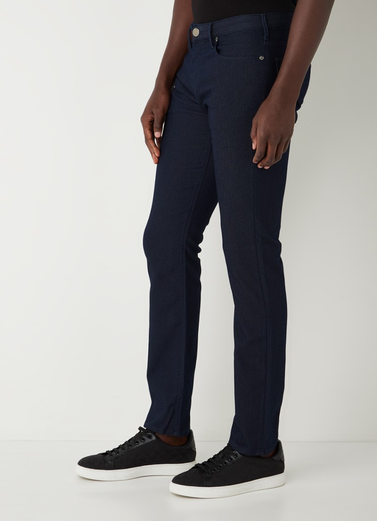 Calça jeans Emporio Armani Slim fit com micro design e elasticidade.