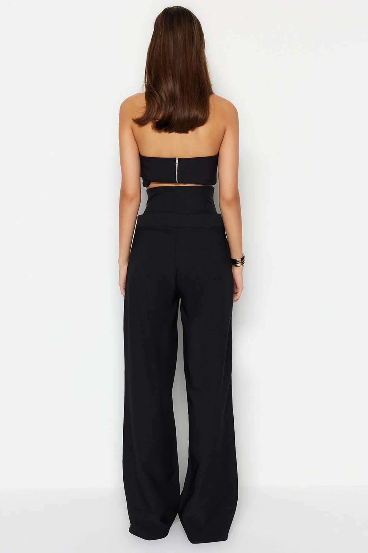Trendyol Collection  Schwarze Hose mit gewebtem Korsett-Detail TPRSS23PL00033