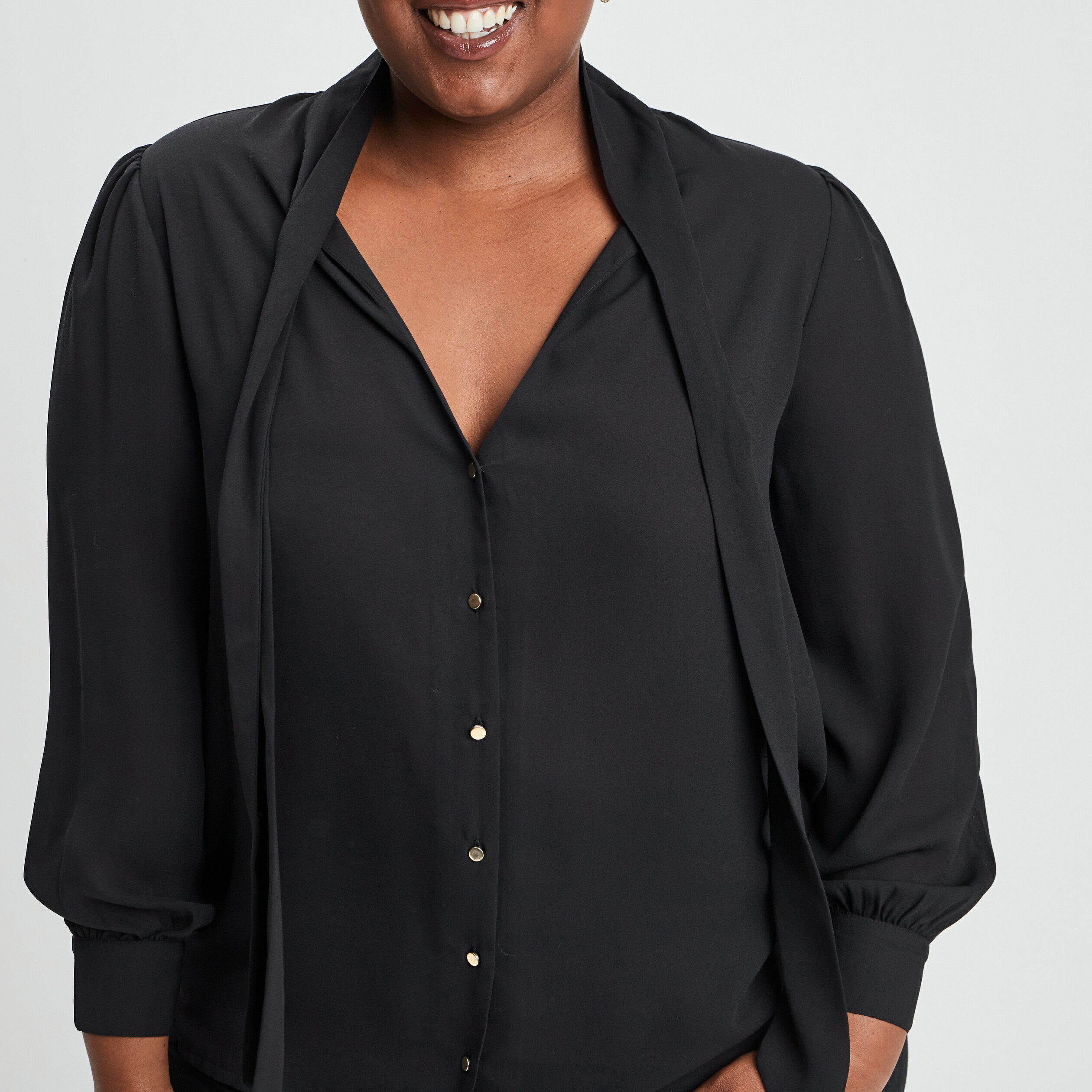 Chemise à col lavalière manches longues noir femme grande taille | La Halle