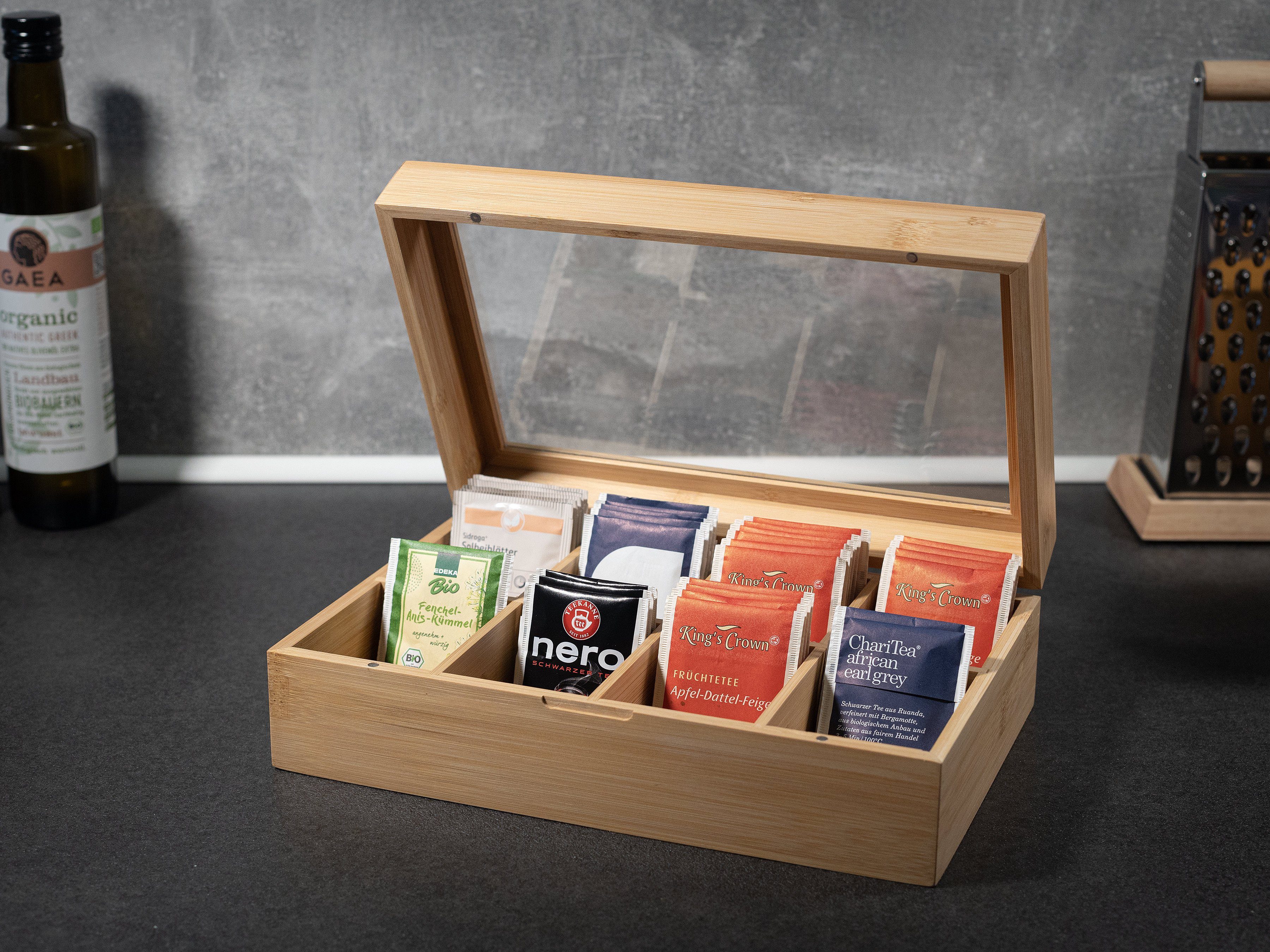 Hanseküche Teebox Premium Teebox – FSC®-zertifiziert, Bambus, (Teebox, 1-tlg., mit 8 Fächern), Deckel mit Sichtfenster, Platzsparendes Format für 136 Teebeutel