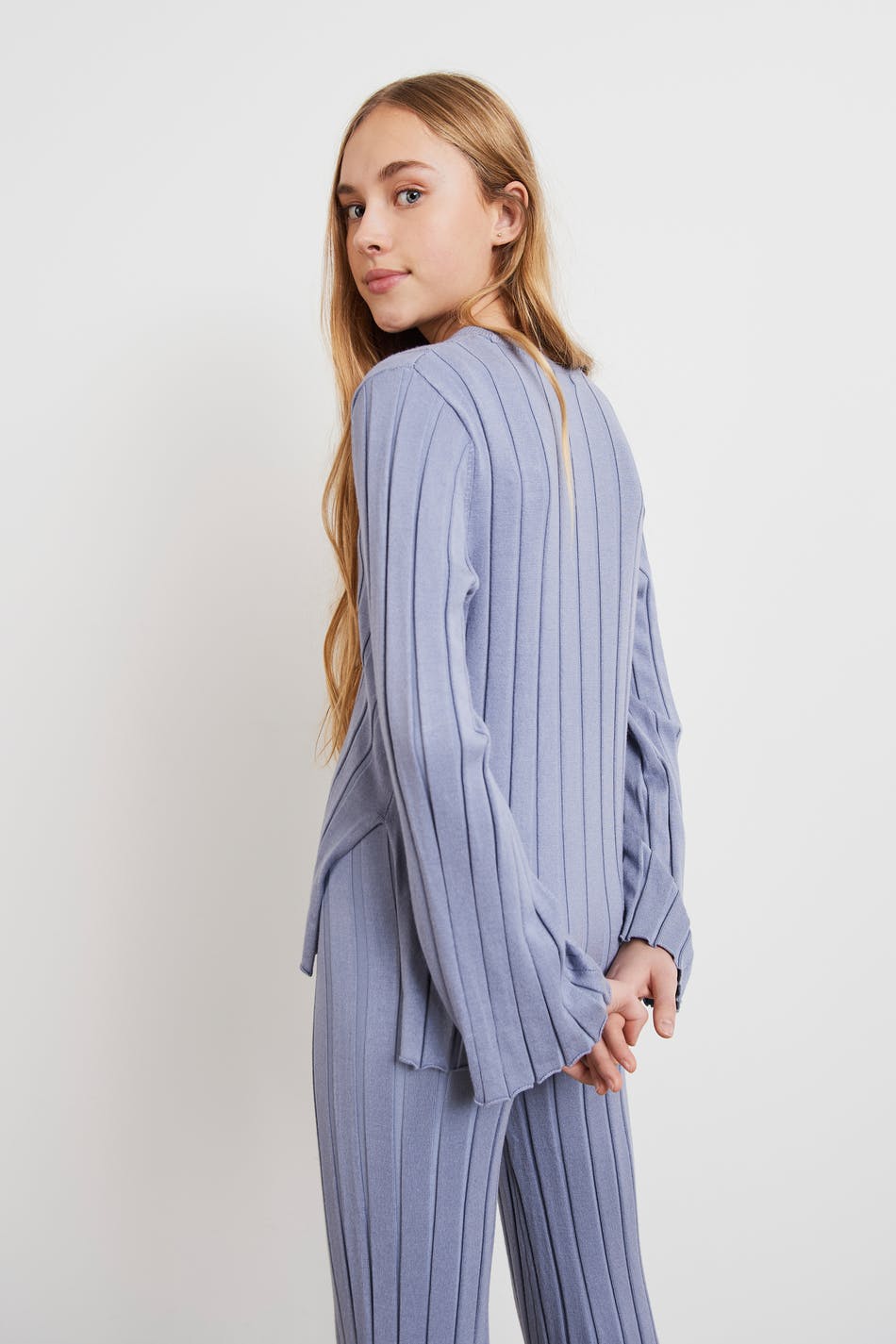 Y knitted slit top