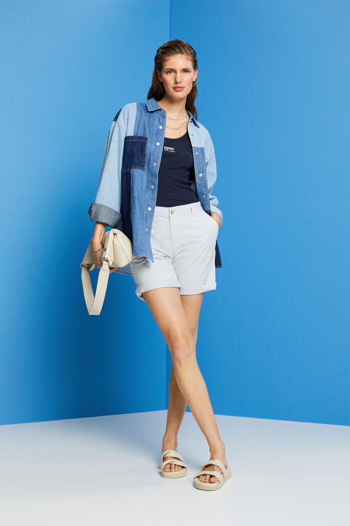 Shorts mit Raffia-Flechtgürtel