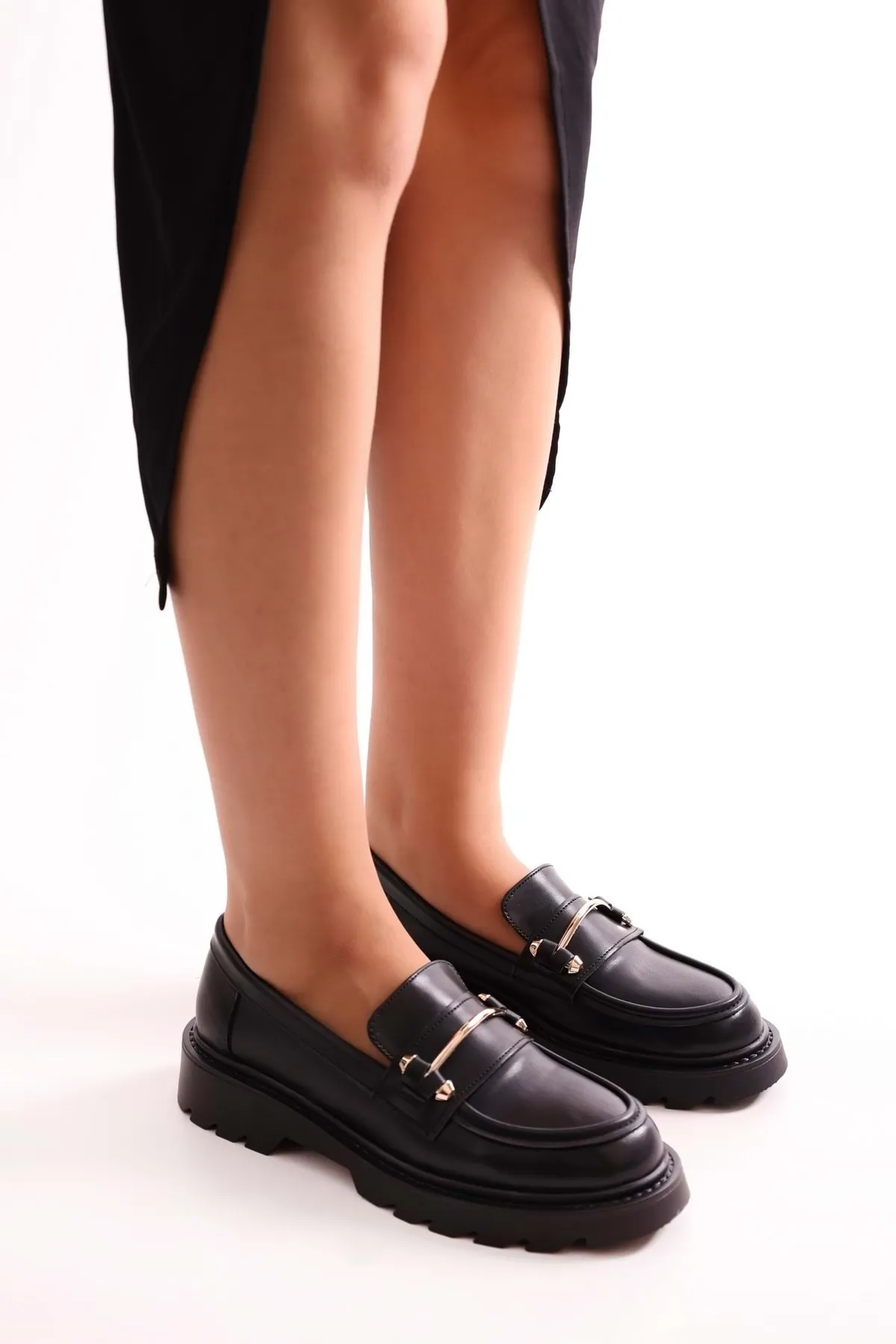 Shoeberry  Damen Martha Black Skin Loafer mit dicker Sohle und Schnalle Black Skin