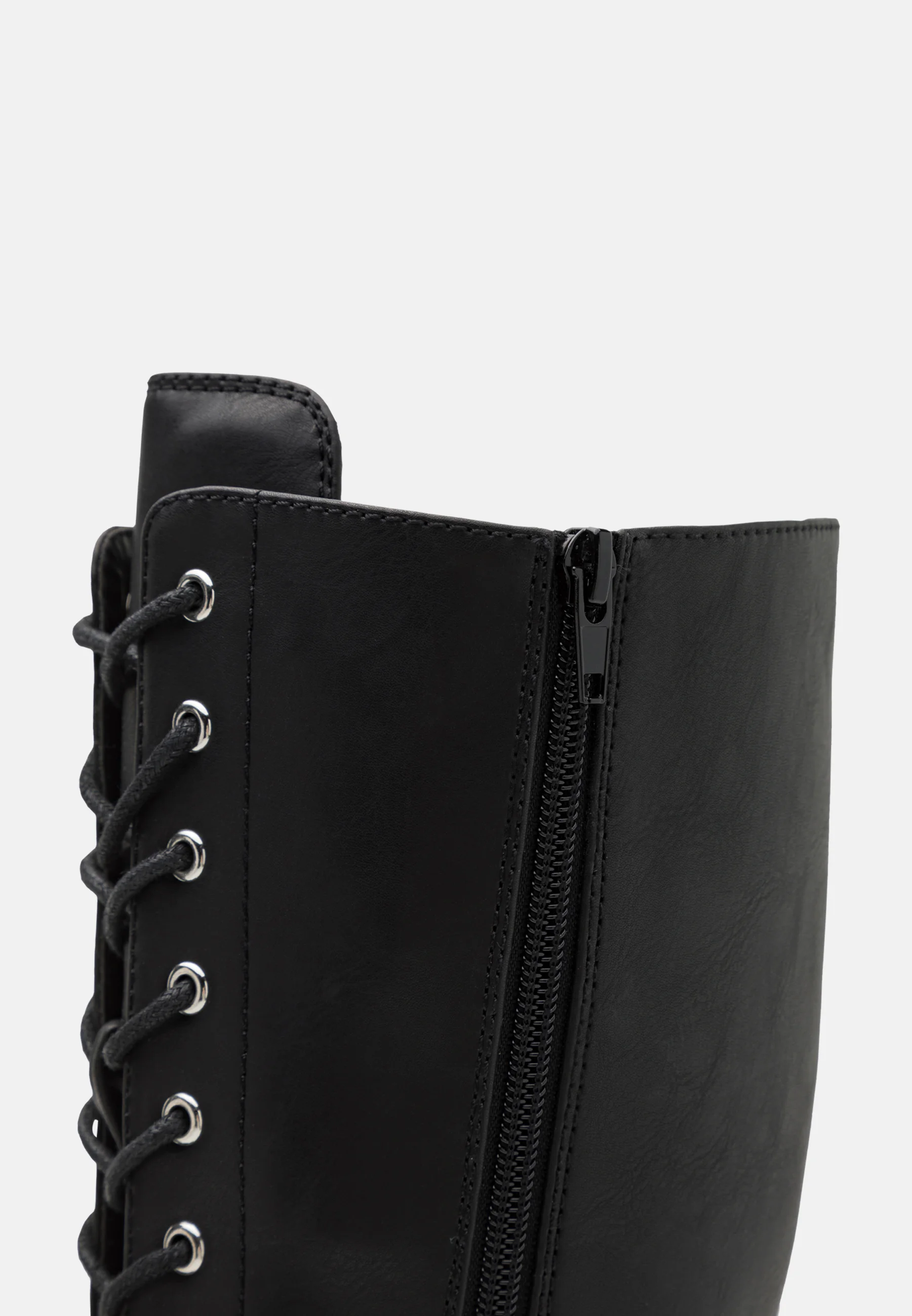 Botas de plataforma pares e impares